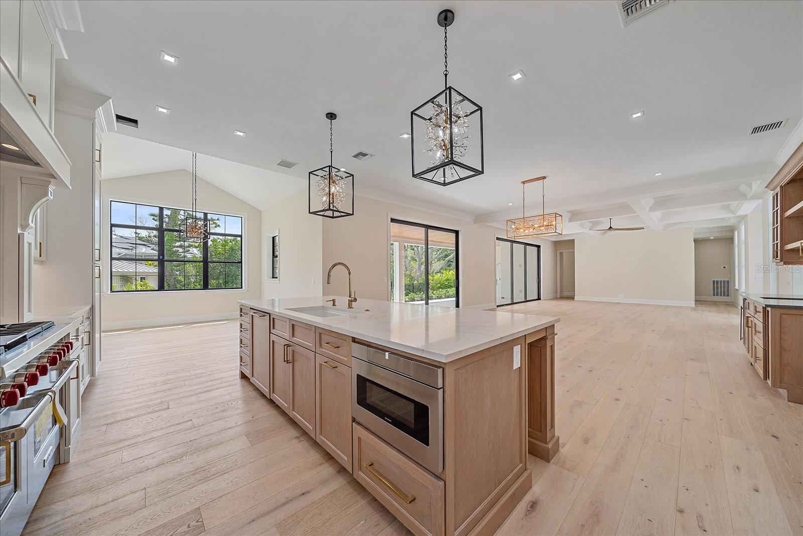 Listing photo id 9 for 656 Tropical Circle