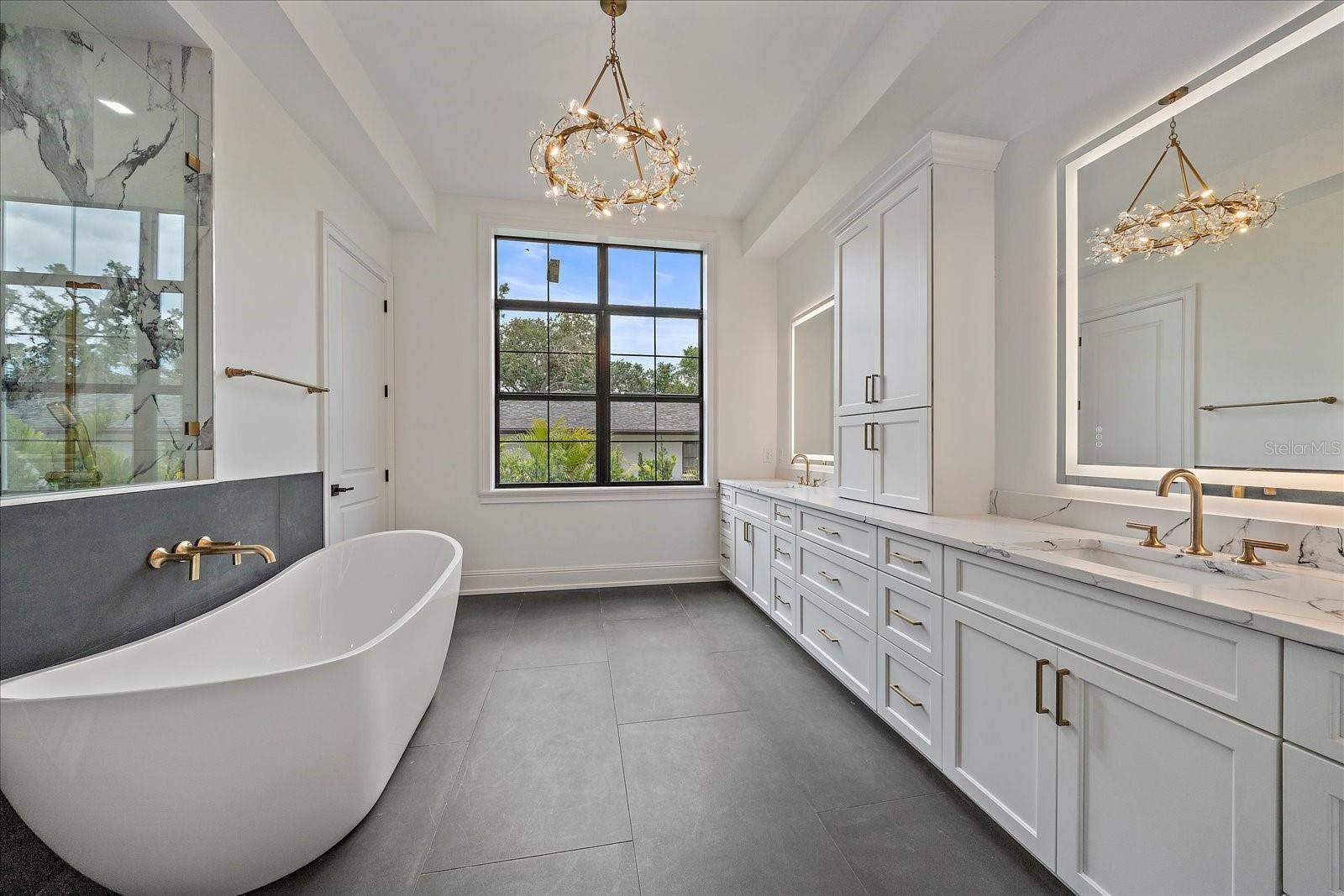 Listing photo id 11 for 656 Tropical Circle