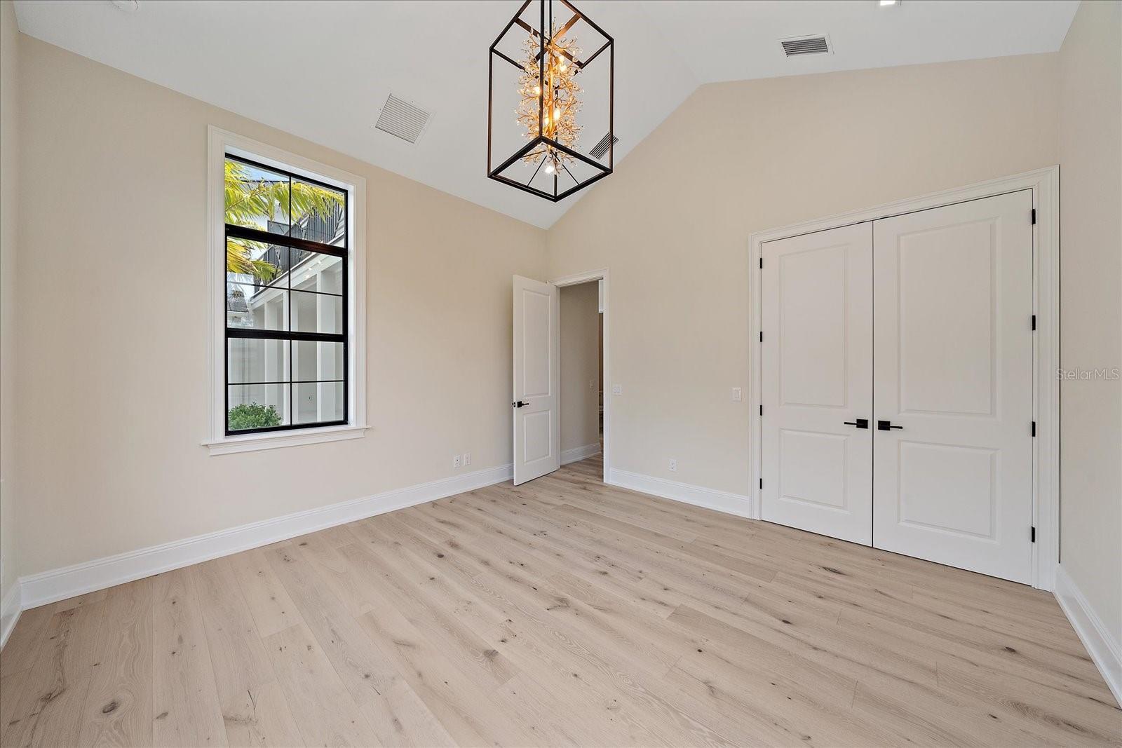Listing photo id 13 for 656 Tropical Circle