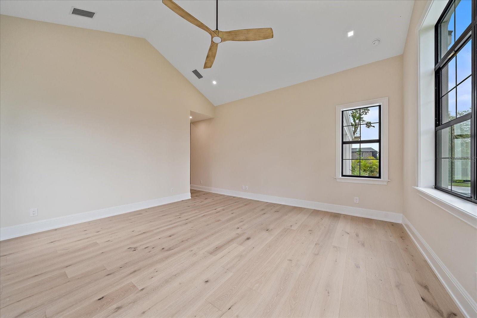 Listing photo id 15 for 656 Tropical Circle