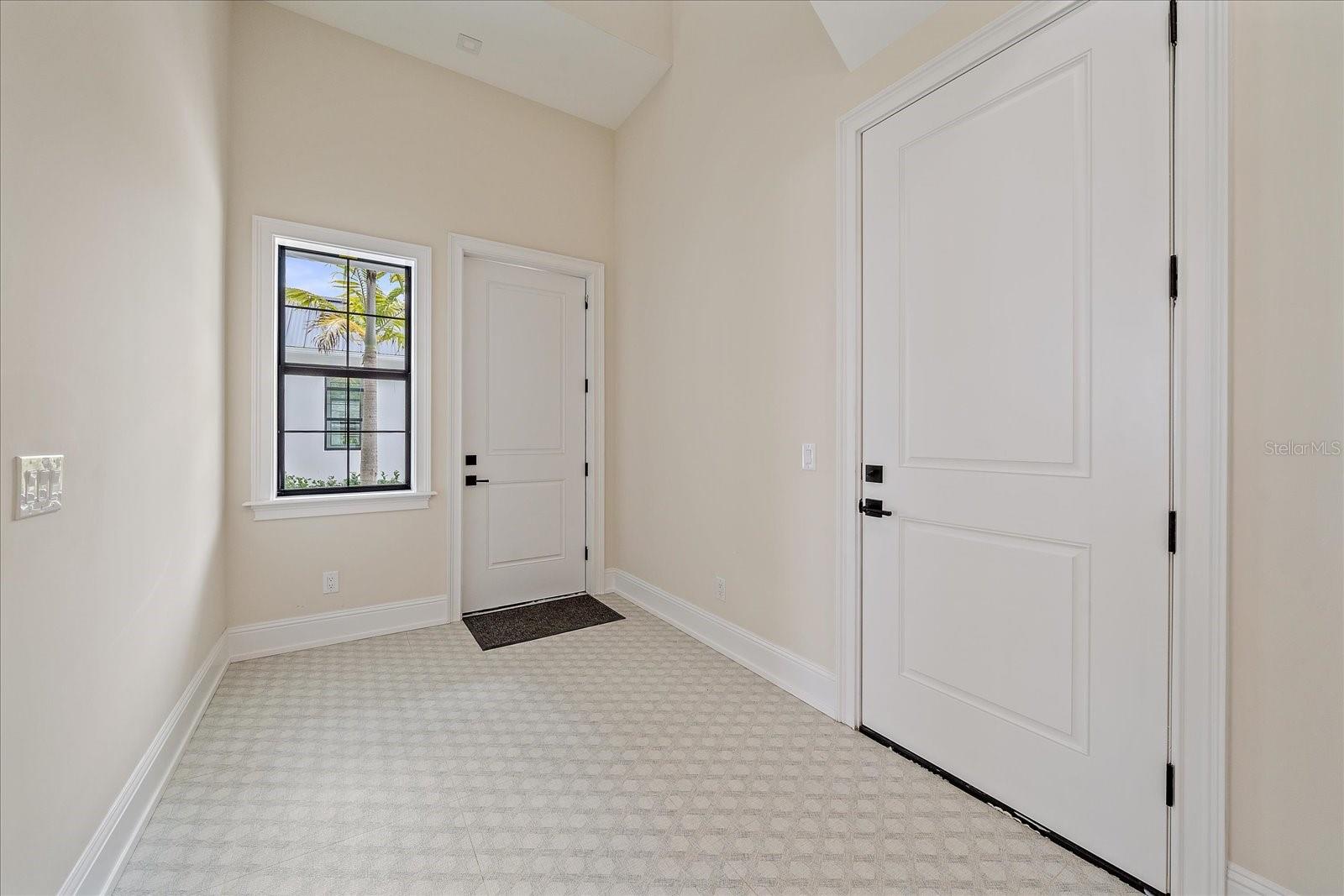Listing photo id 19 for 656 Tropical Circle