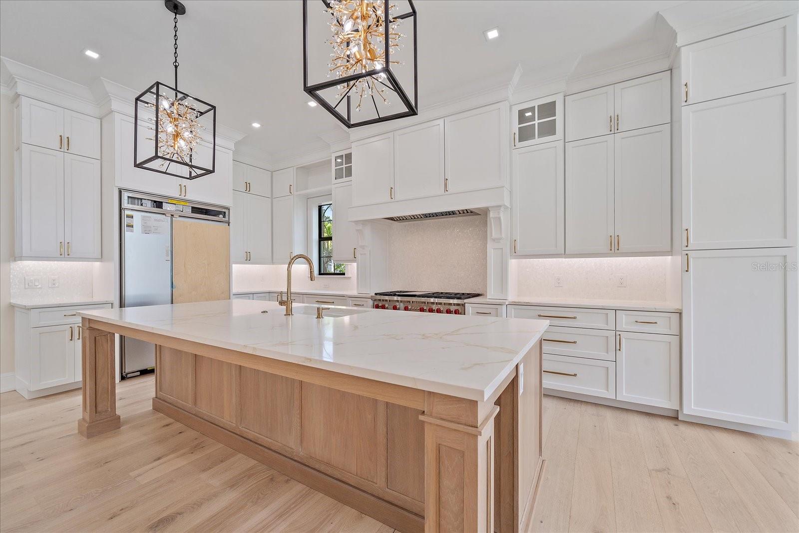 Listing photo id 23 for 656 Tropical Circle