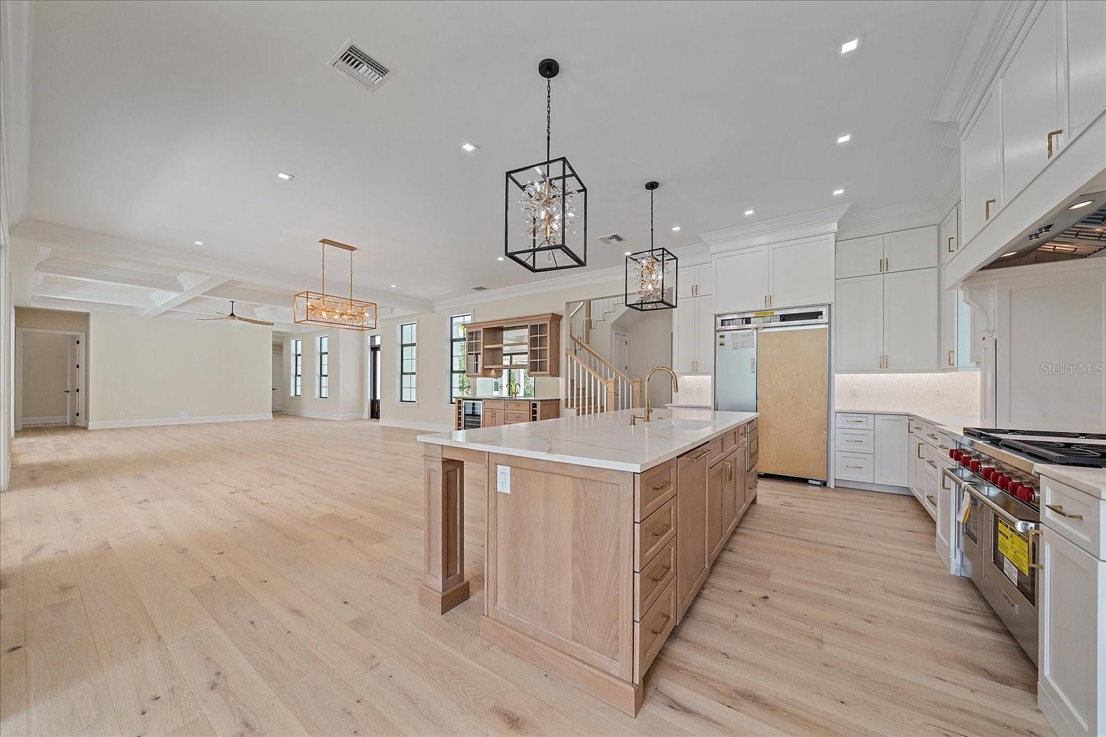 Listing photo id 24 for 656 Tropical Circle