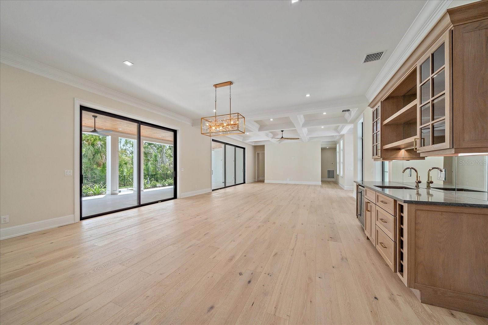 Listing photo id 27 for 656 Tropical Circle