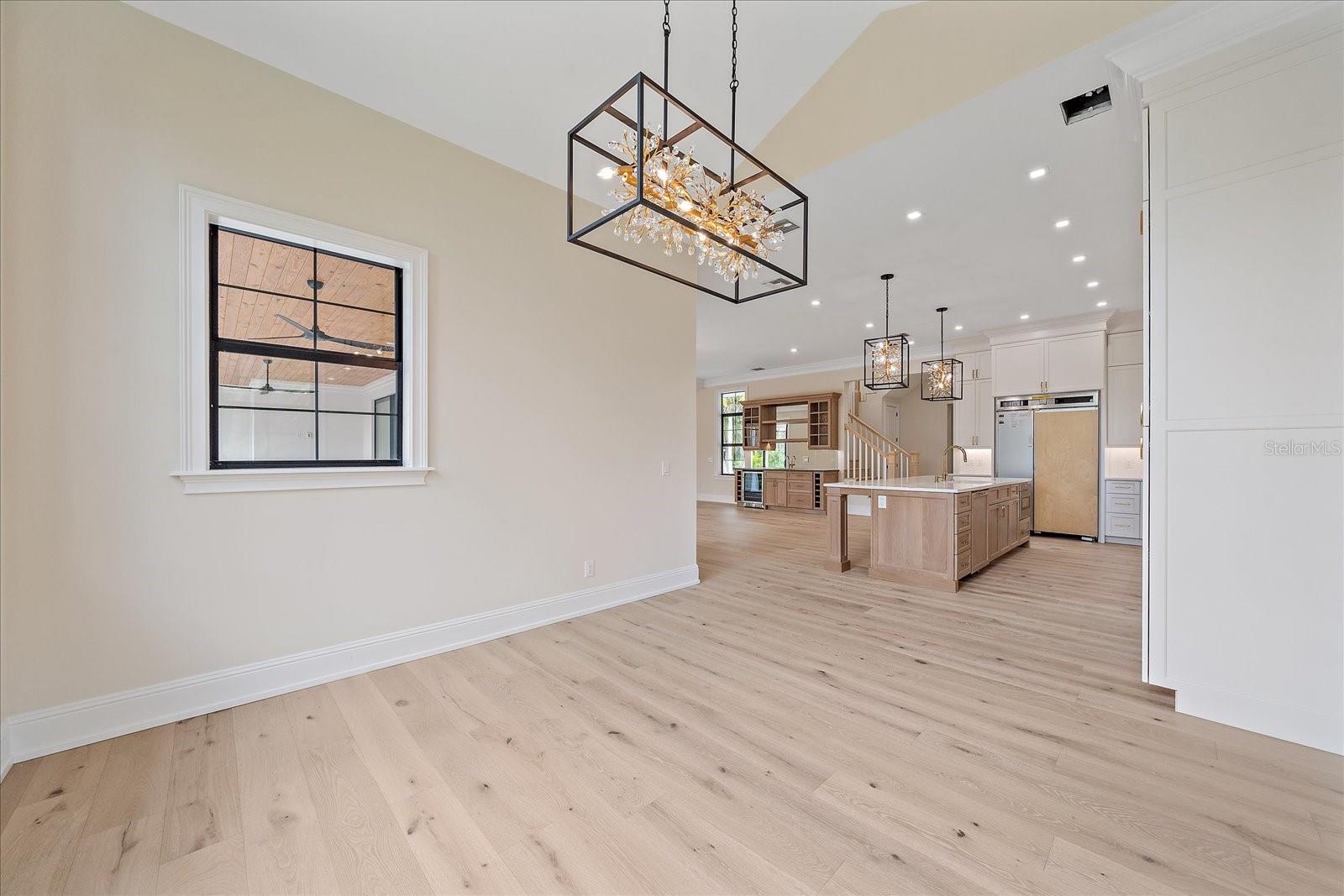 Listing photo id 32 for 656 Tropical Circle