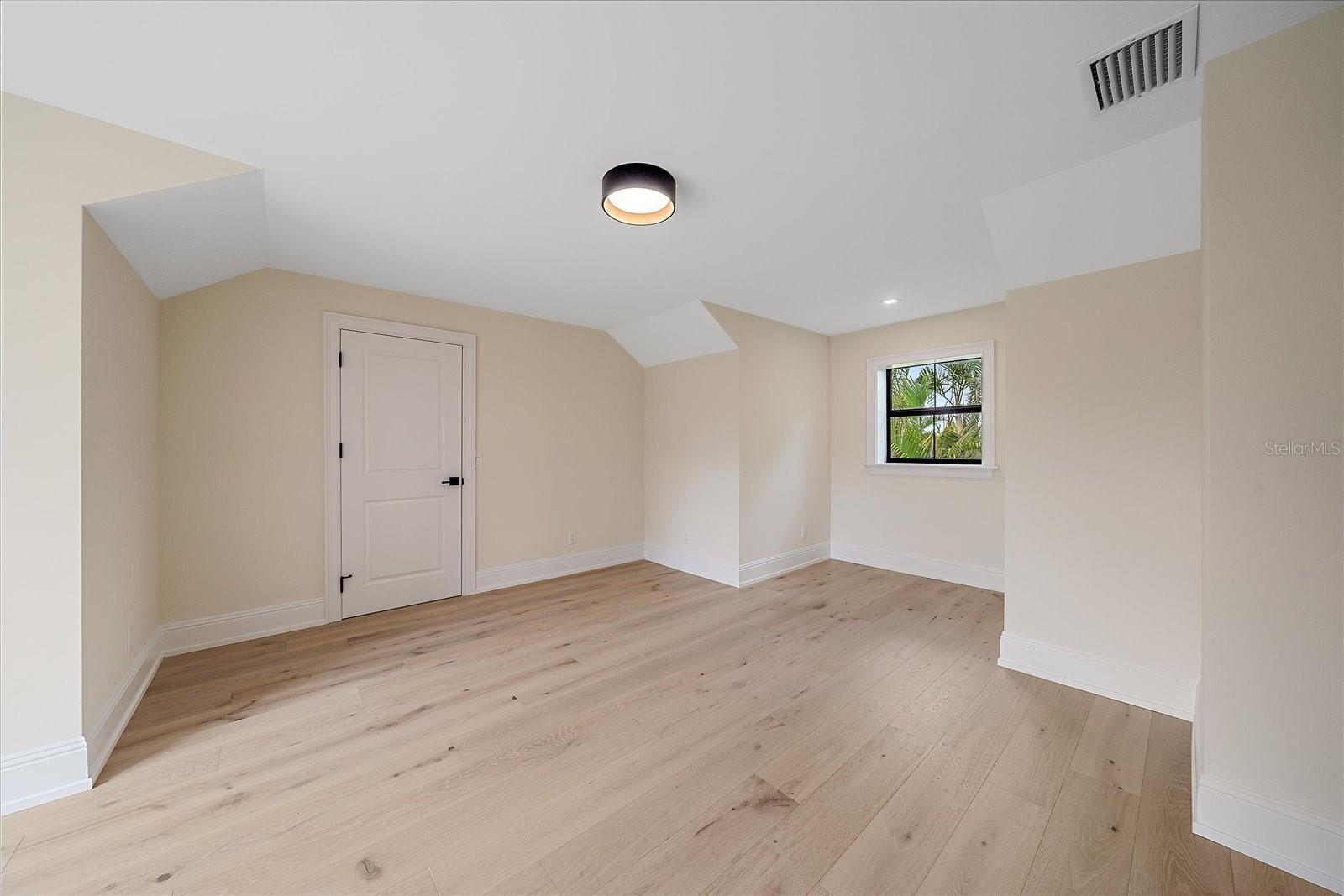 Listing photo id 36 for 656 Tropical Circle