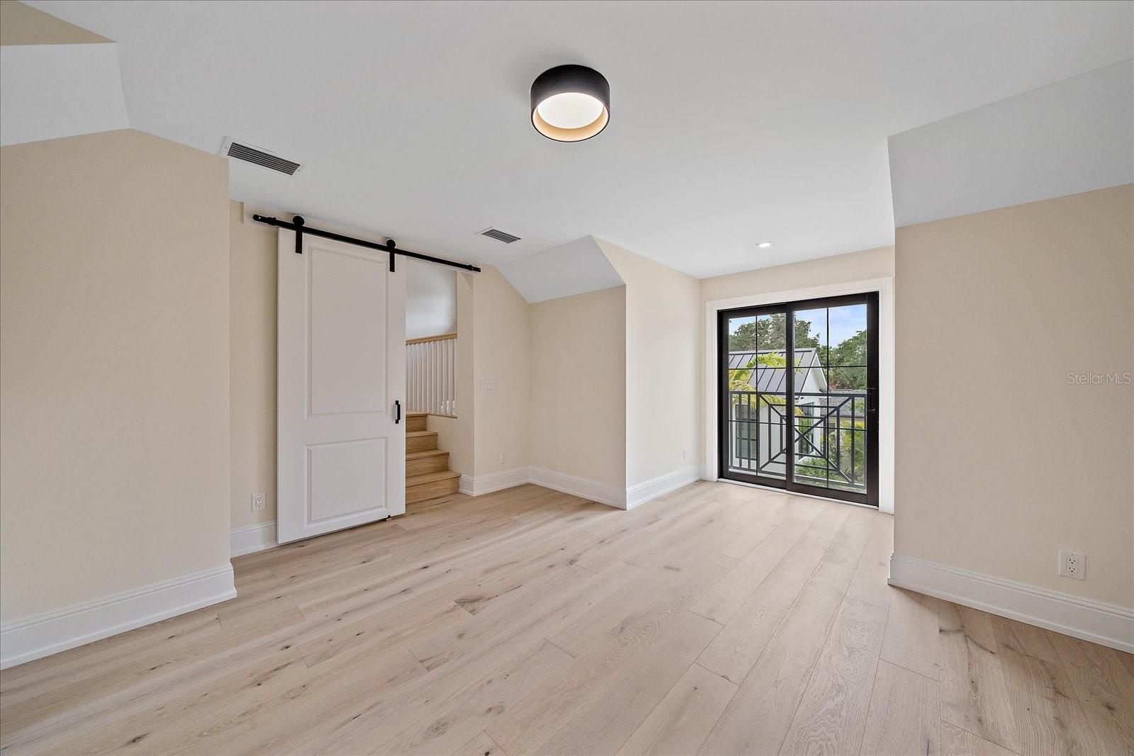 Listing photo id 37 for 656 Tropical Circle