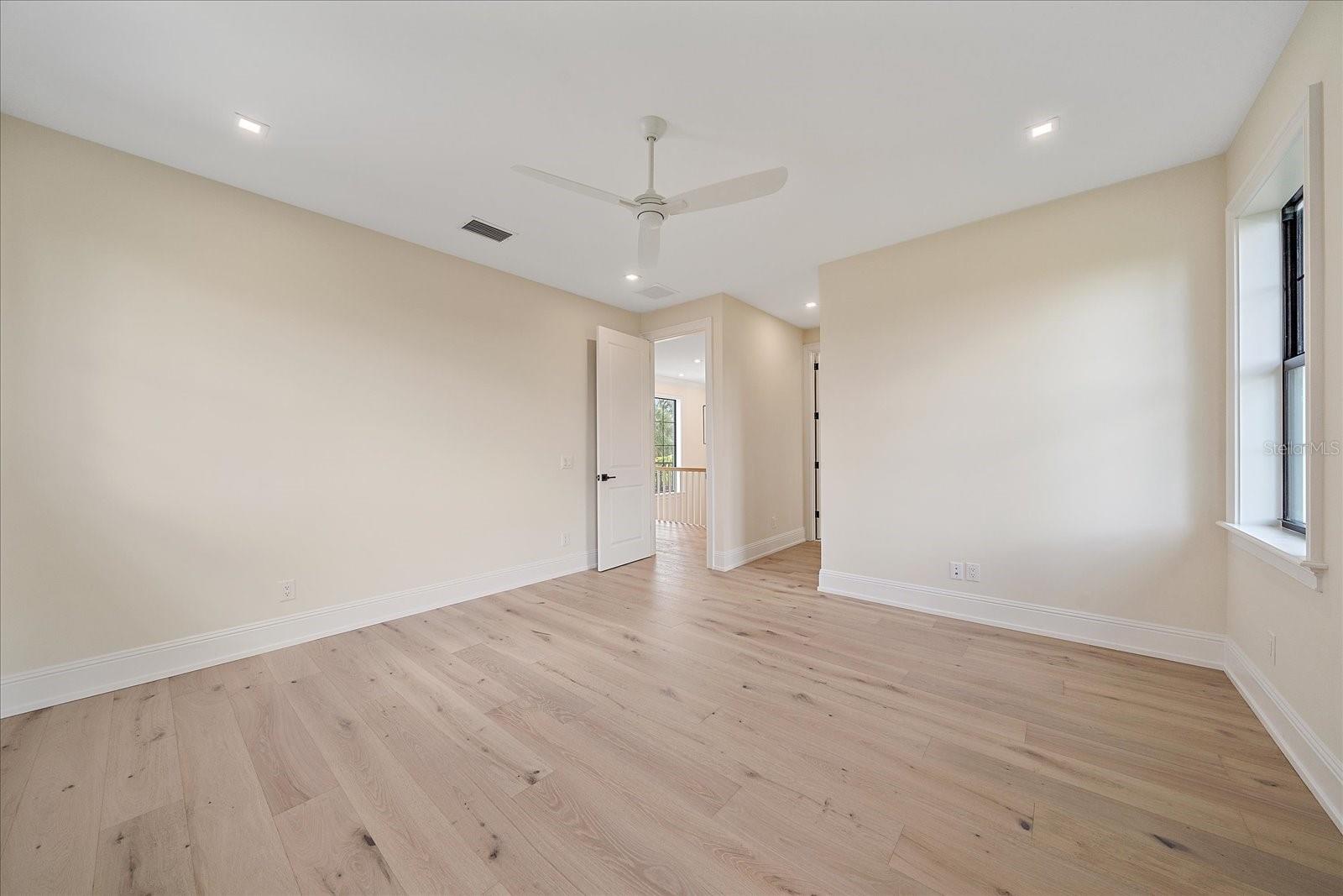 Listing photo id 40 for 656 Tropical Circle