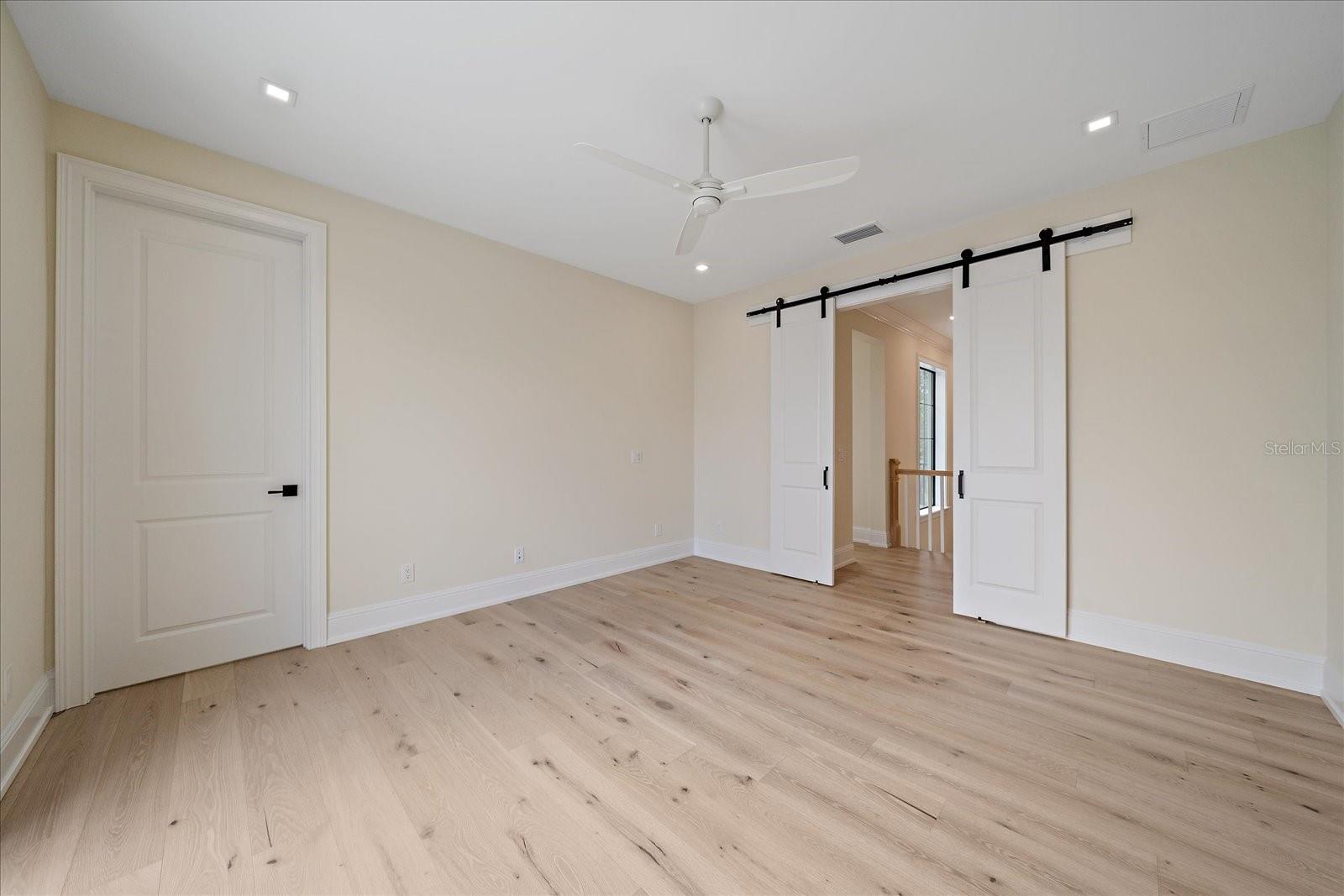 Listing photo id 44 for 656 Tropical Circle