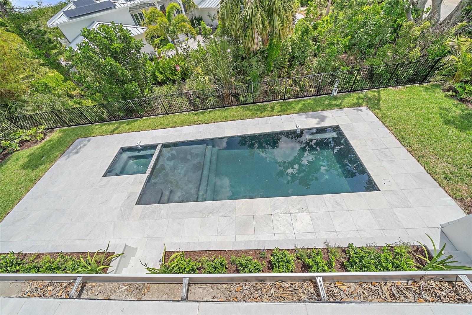 Listing photo id 48 for 656 Tropical Circle