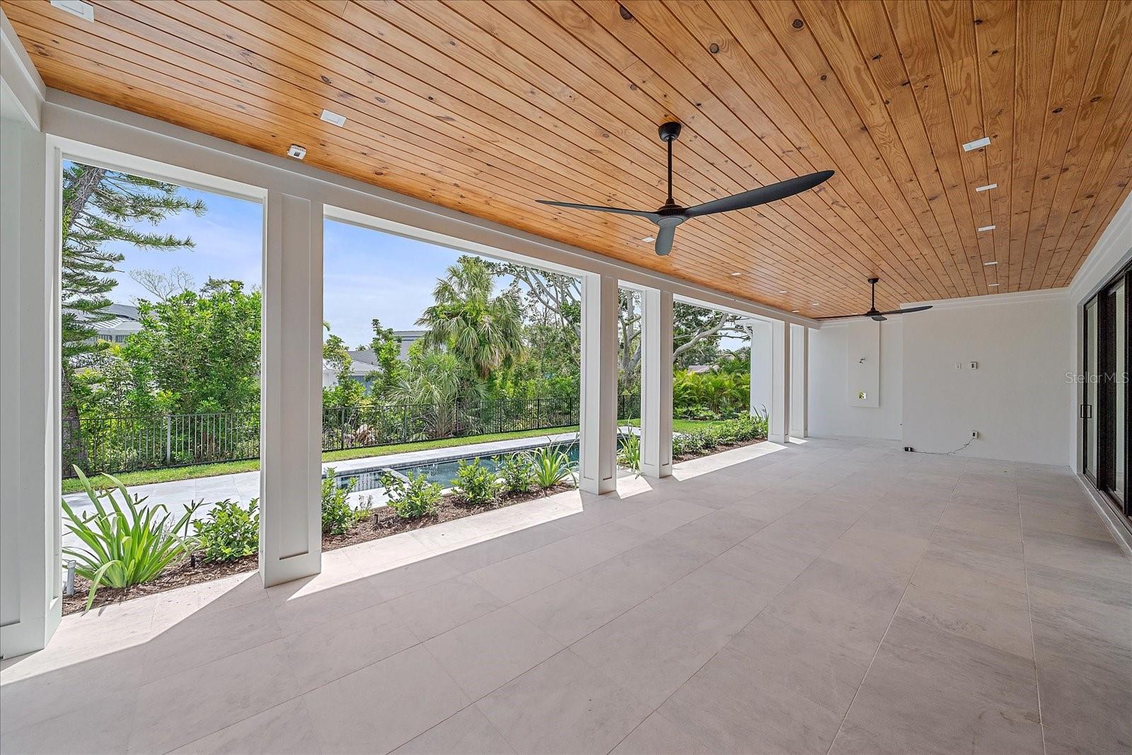 Listing photo id 58 for 656 Tropical Circle