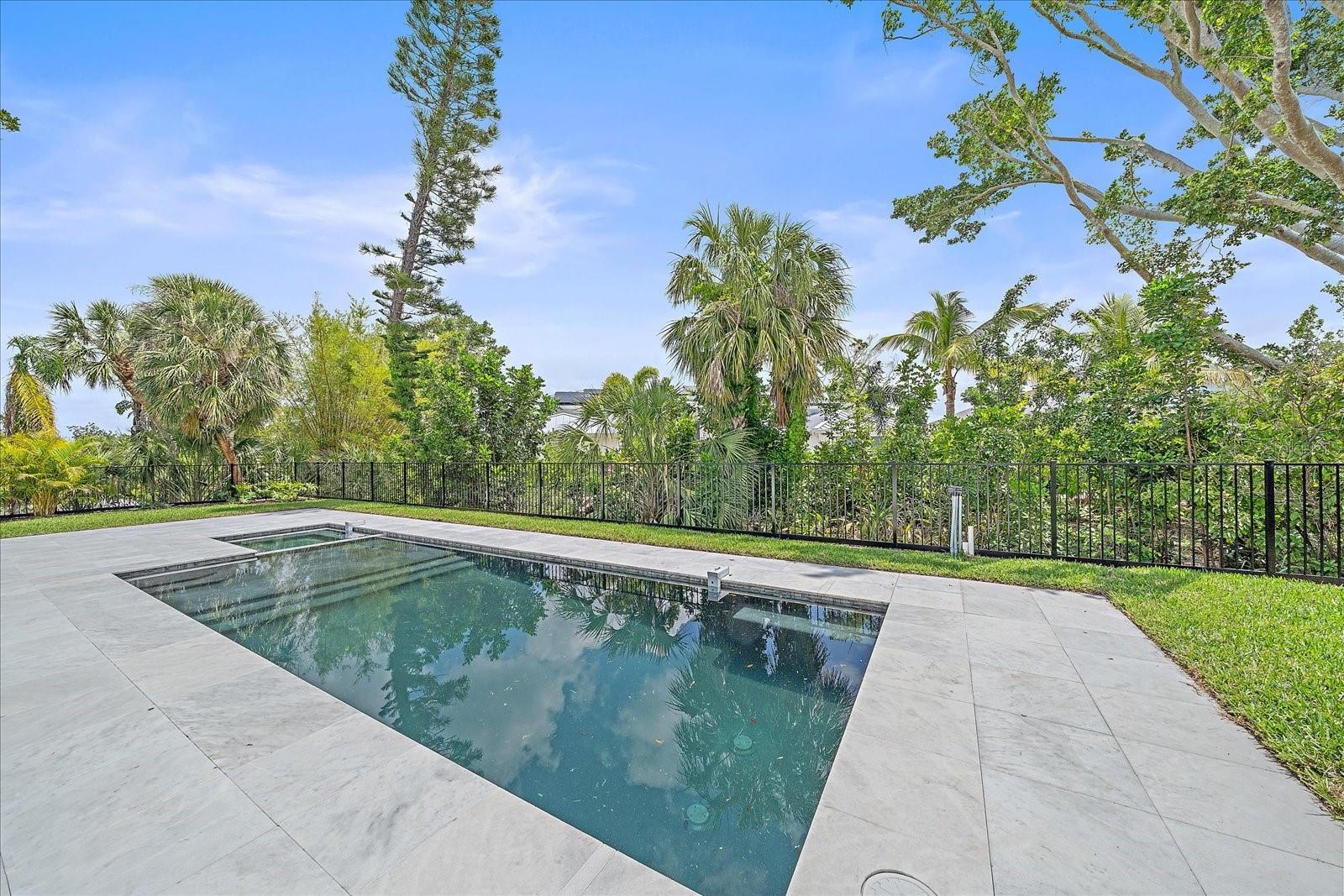 Listing photo id 61 for 656 Tropical Circle