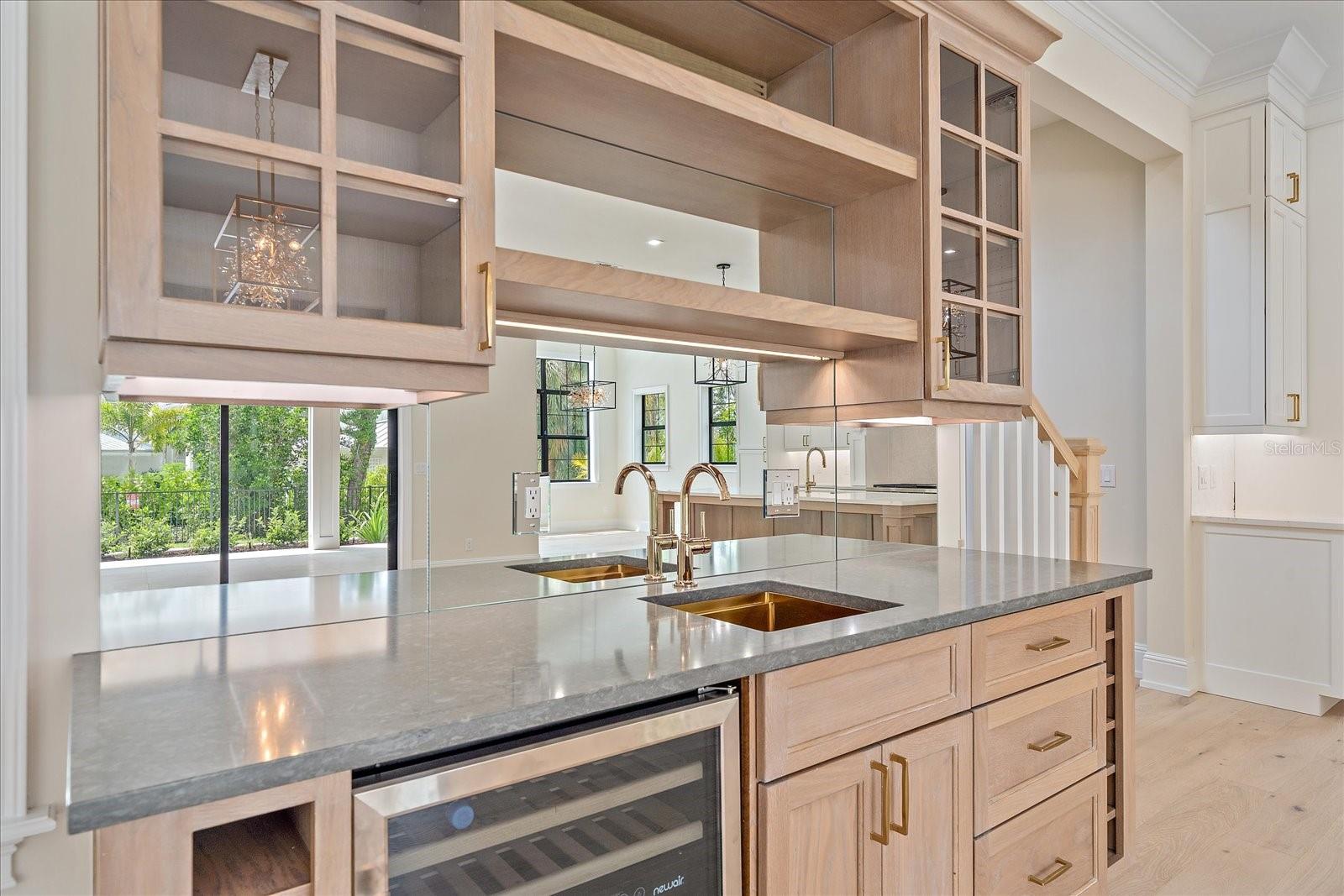 Listing photo id 7 for 656 Tropical Circle