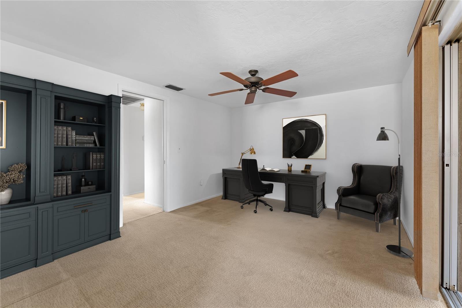 Listing photo id 14 for 5630 Saint Louis Avenue