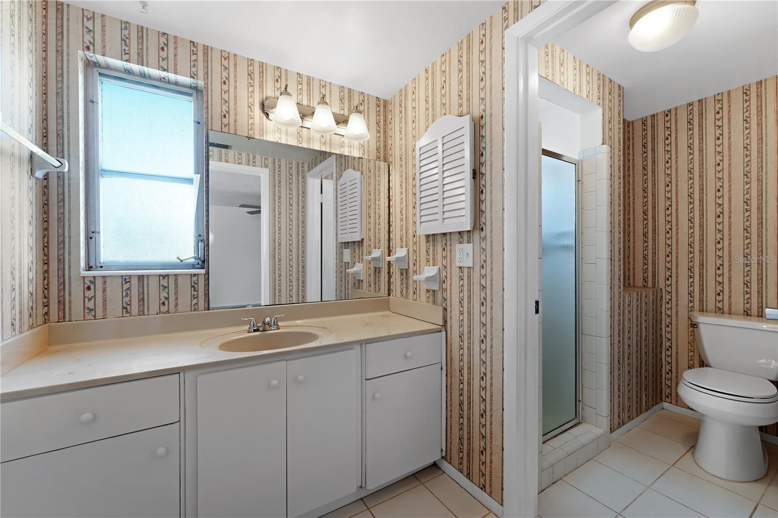 Listing photo id 16 for 5630 Saint Louis Avenue