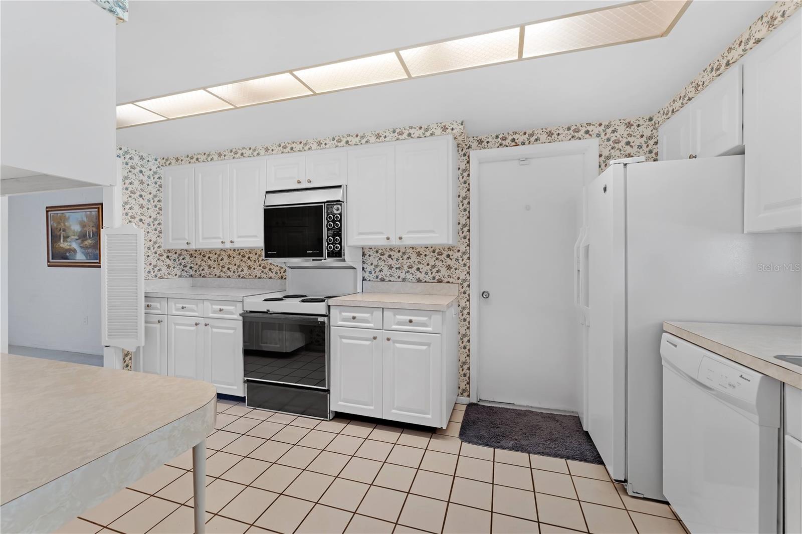 Listing photo id 22 for 5630 Saint Louis Avenue