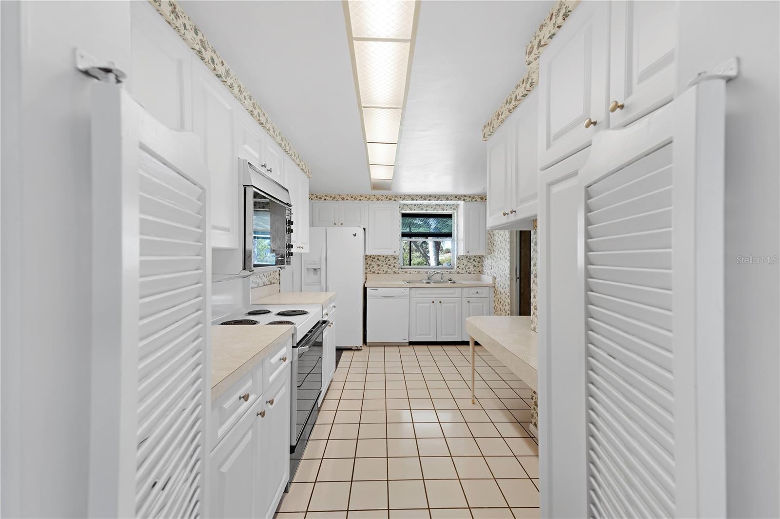Listing photo id 23 for 5630 Saint Louis Avenue