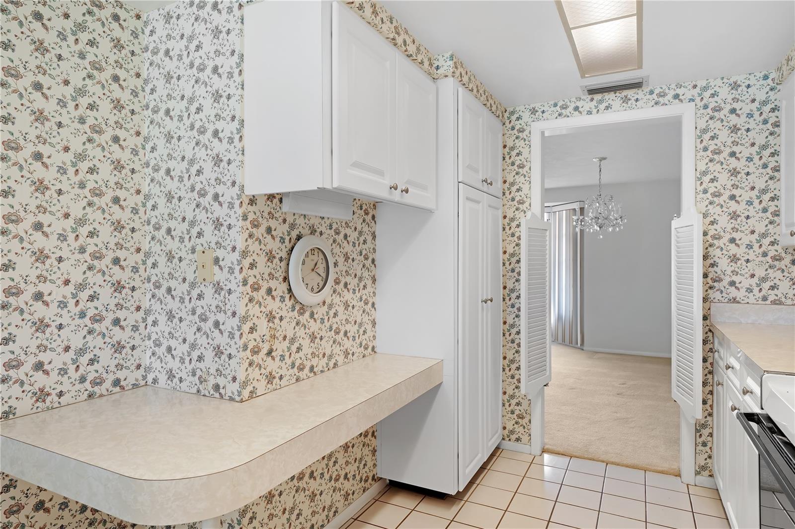 Listing photo id 25 for 5630 Saint Louis Avenue