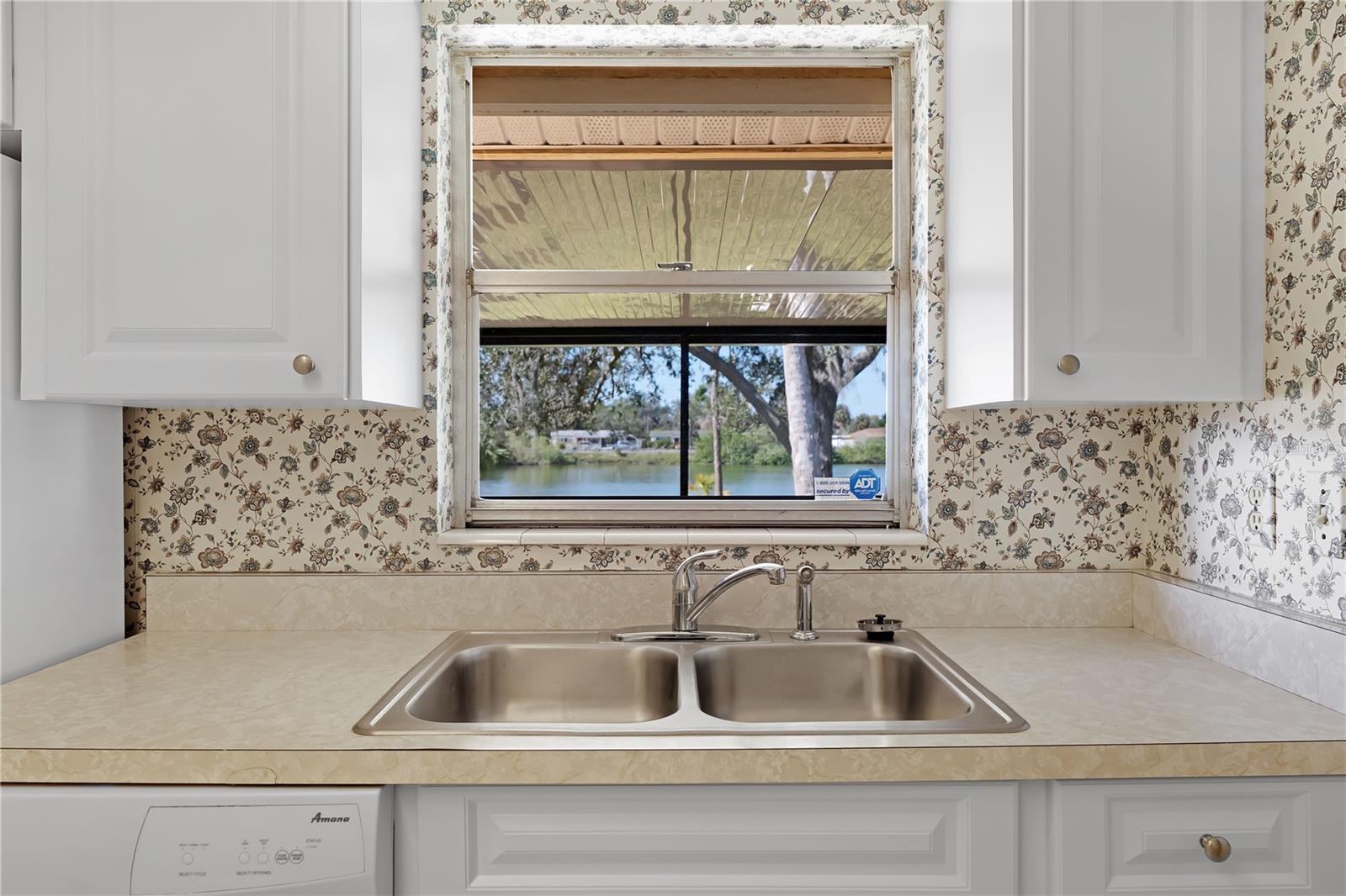 Listing photo id 27 for 5630 Saint Louis Avenue