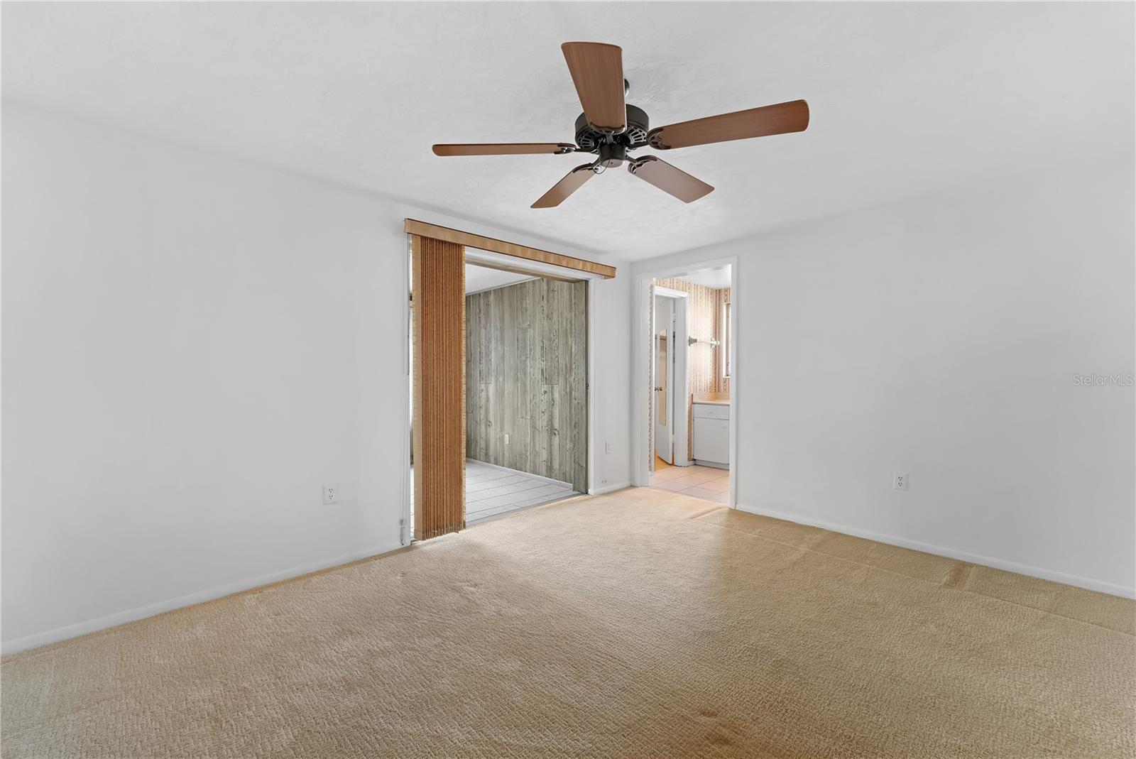 Listing photo id 29 for 5630 Saint Louis Avenue