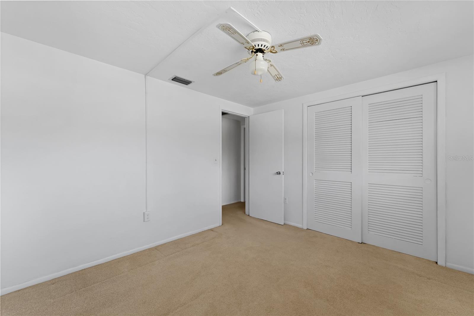 Listing photo id 31 for 5630 Saint Louis Avenue