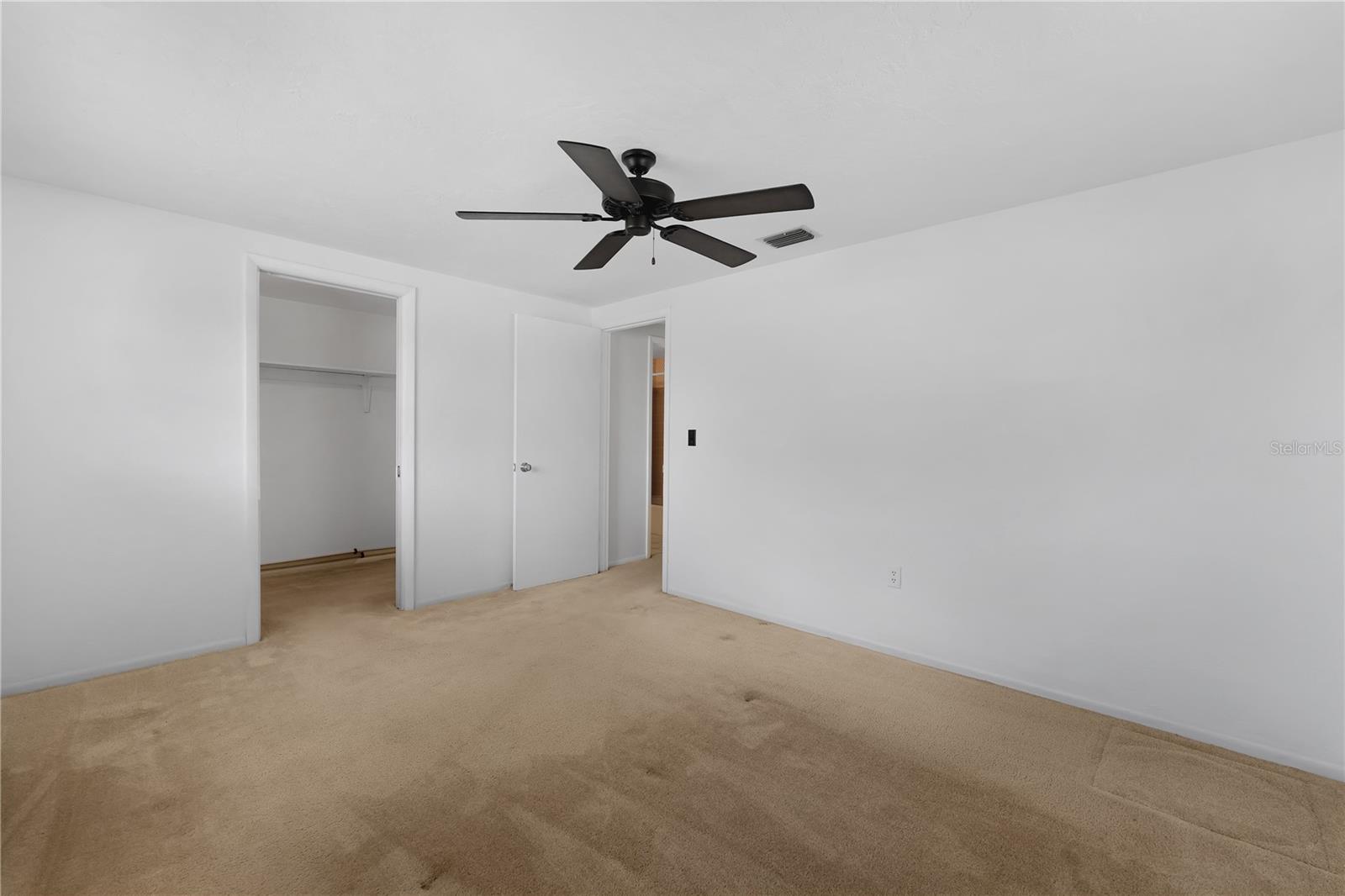 Listing photo id 33 for 5630 Saint Louis Avenue