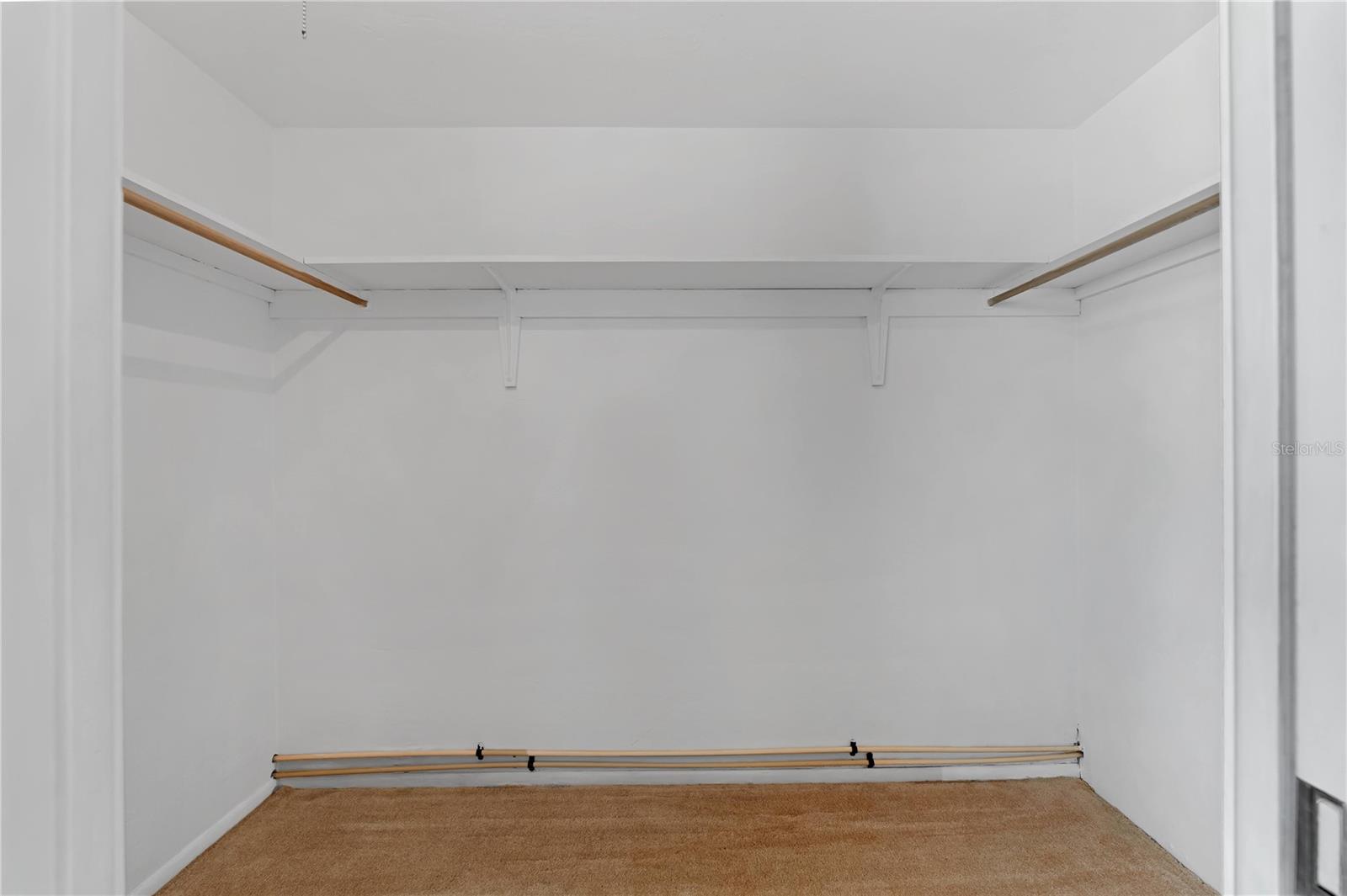 Listing photo id 34 for 5630 Saint Louis Avenue
