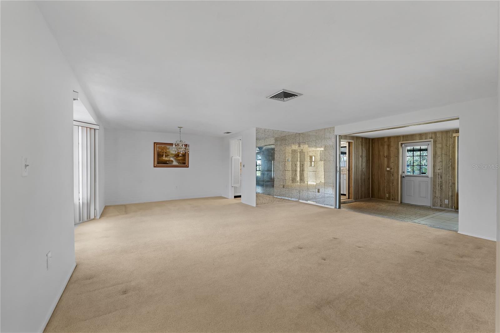 Listing photo id 35 for 5630 Saint Louis Avenue