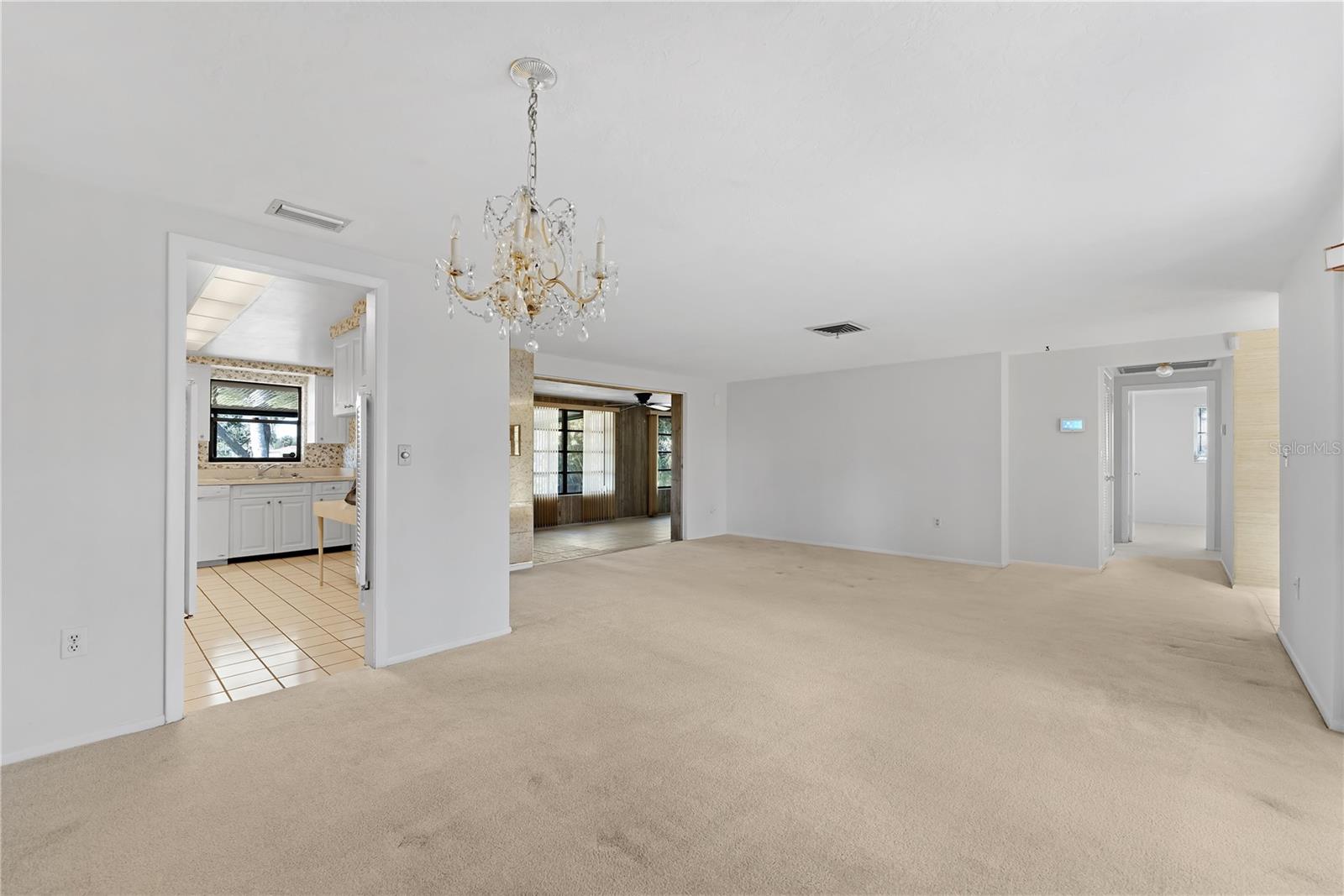 Listing photo id 36 for 5630 Saint Louis Avenue