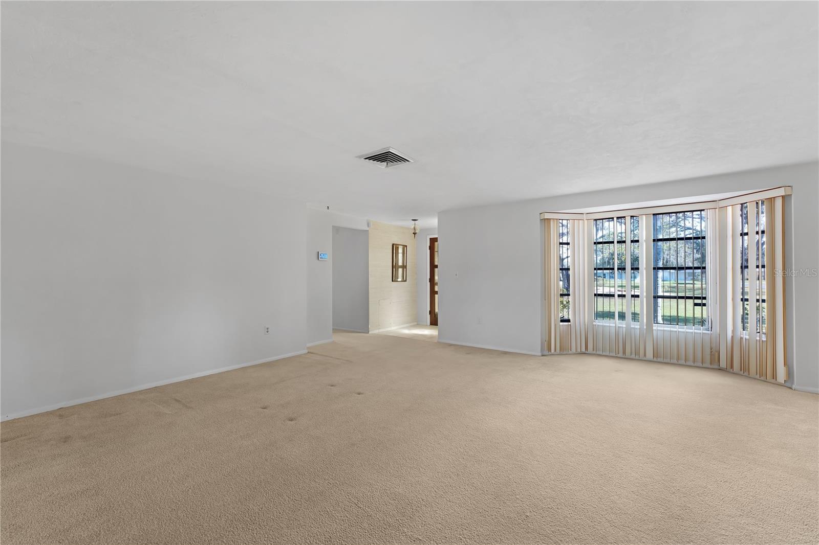 Listing photo id 37 for 5630 Saint Louis Avenue