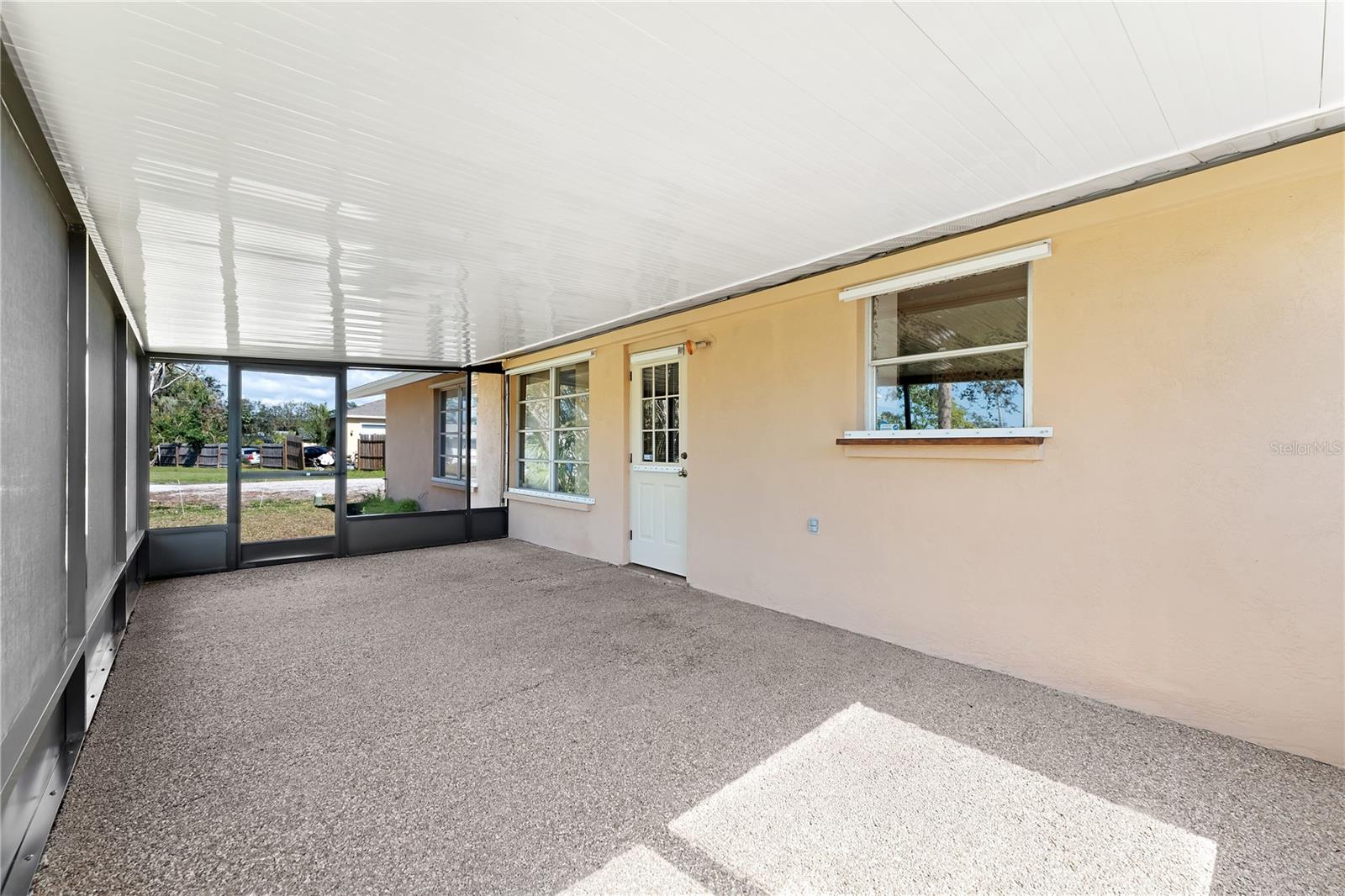 Listing photo id 42 for 5630 Saint Louis Avenue