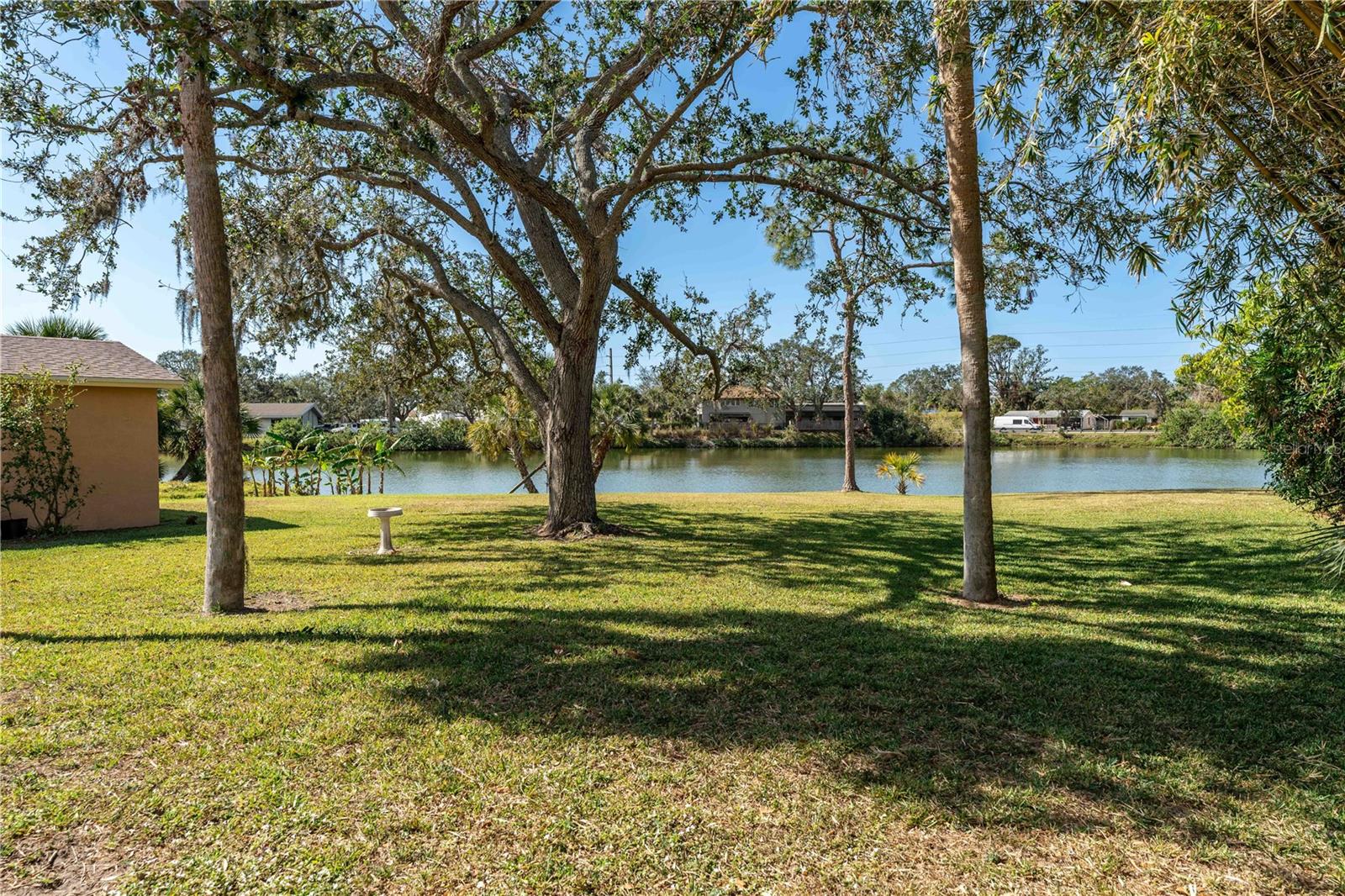Listing photo id 46 for 5630 Saint Louis Avenue