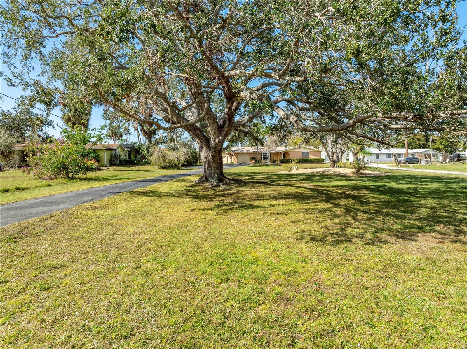 Listing photo id 4 for 5630 Saint Louis Avenue