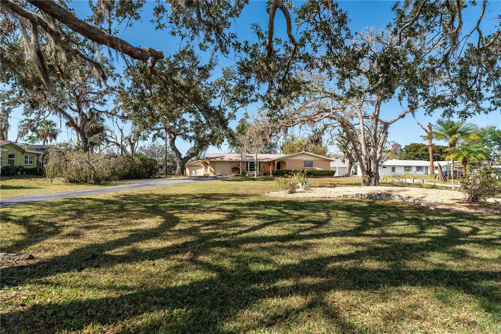 Listing photo id 5 for 5630 Saint Louis Avenue