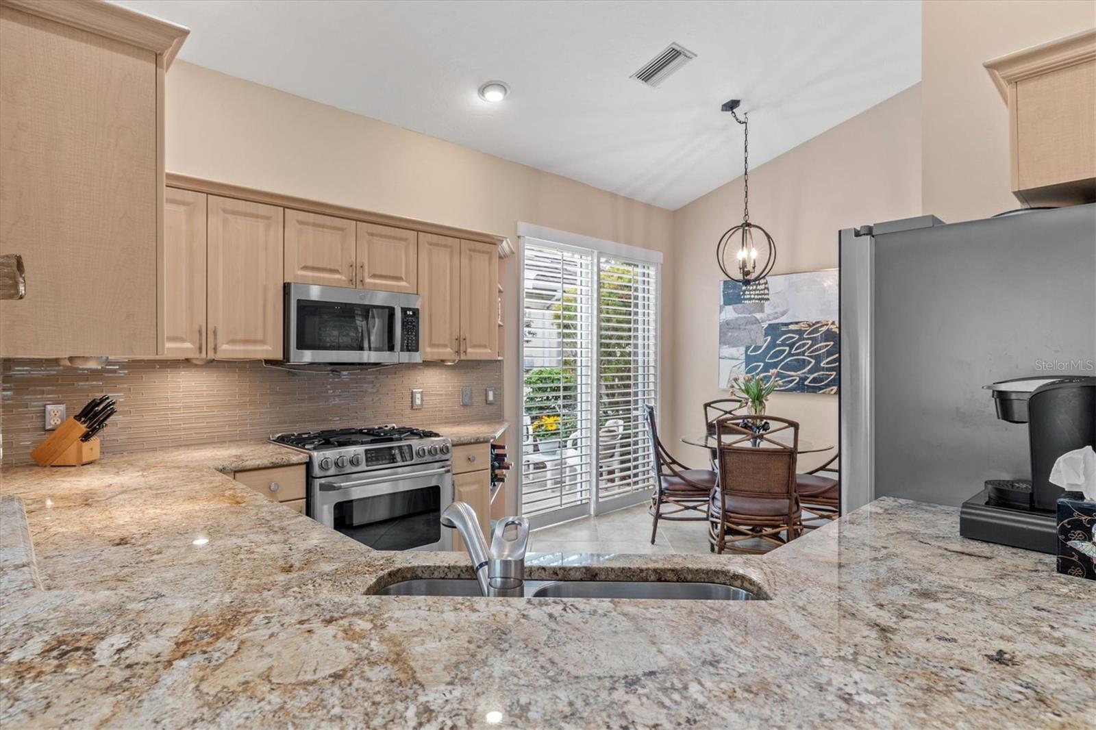 Image 9 of 76 For 7327 Kensington Court