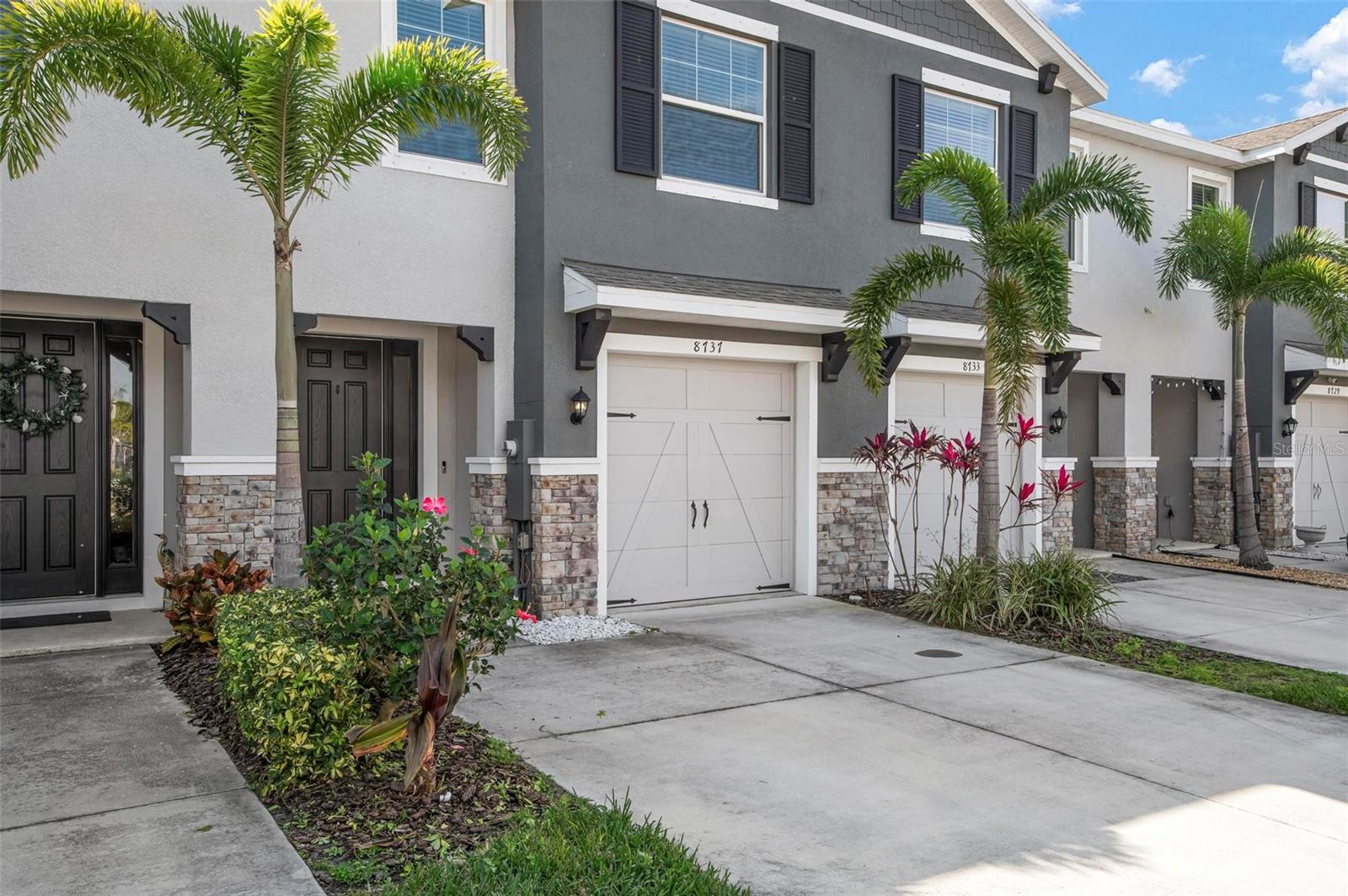 Image 4 of 29 For 8737 Daydream Street