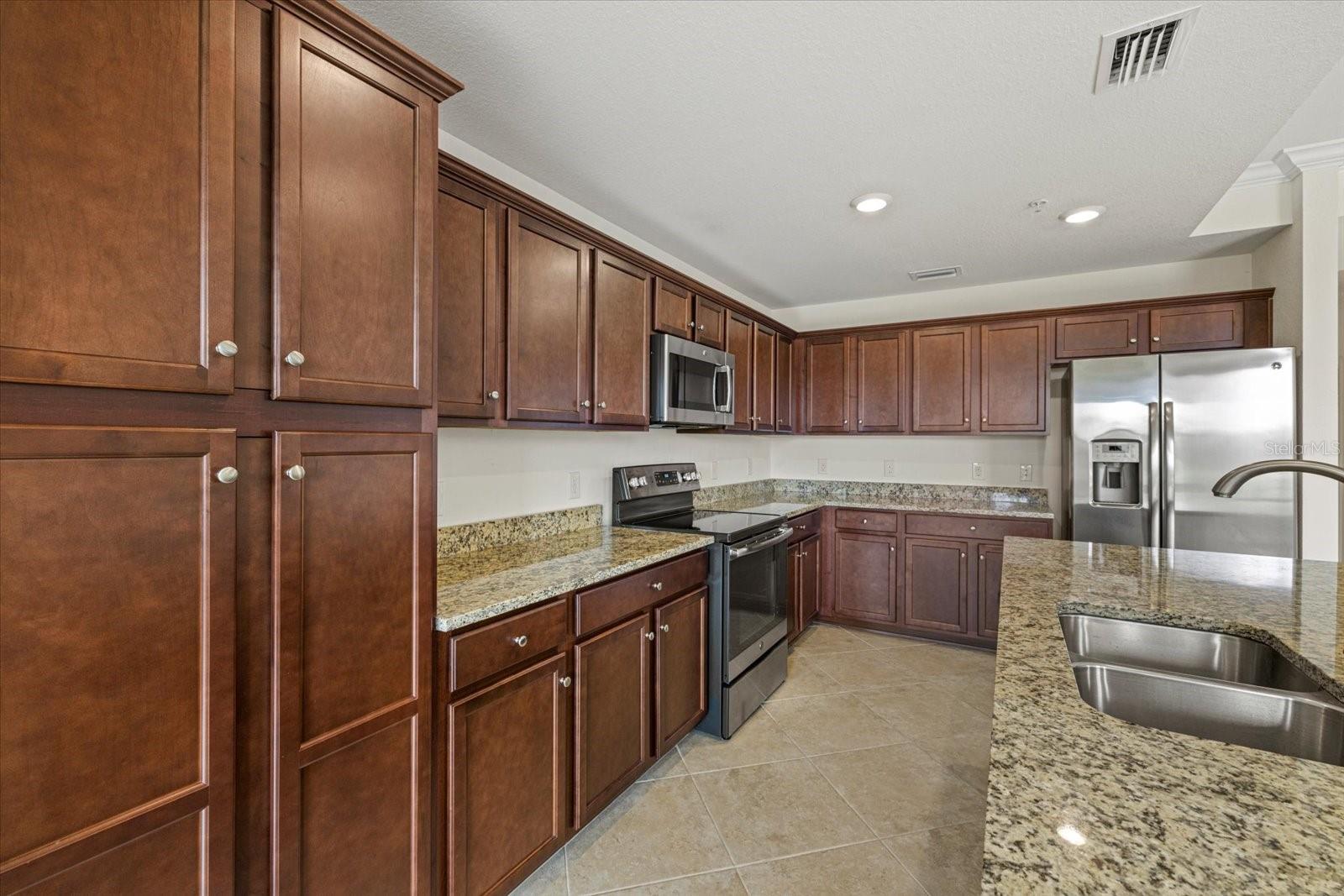 Image 18 of 44 For 16904 Vardon Terrace 102
