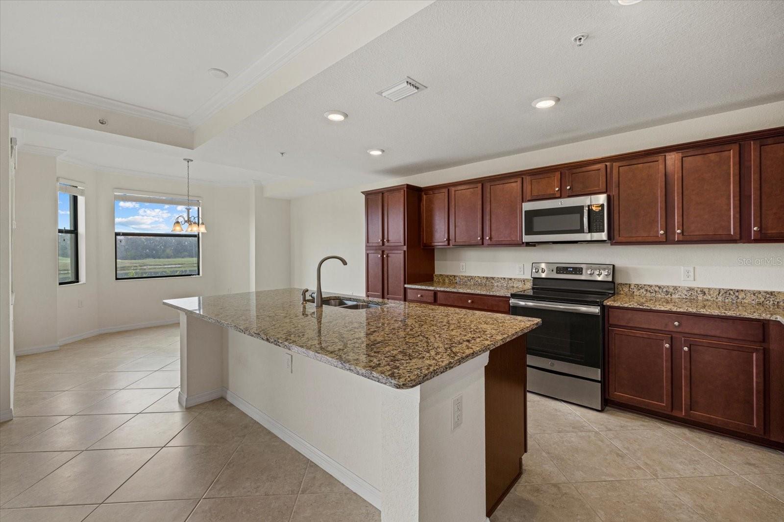 Image 4 of 44 For 16904 Vardon Terrace 102