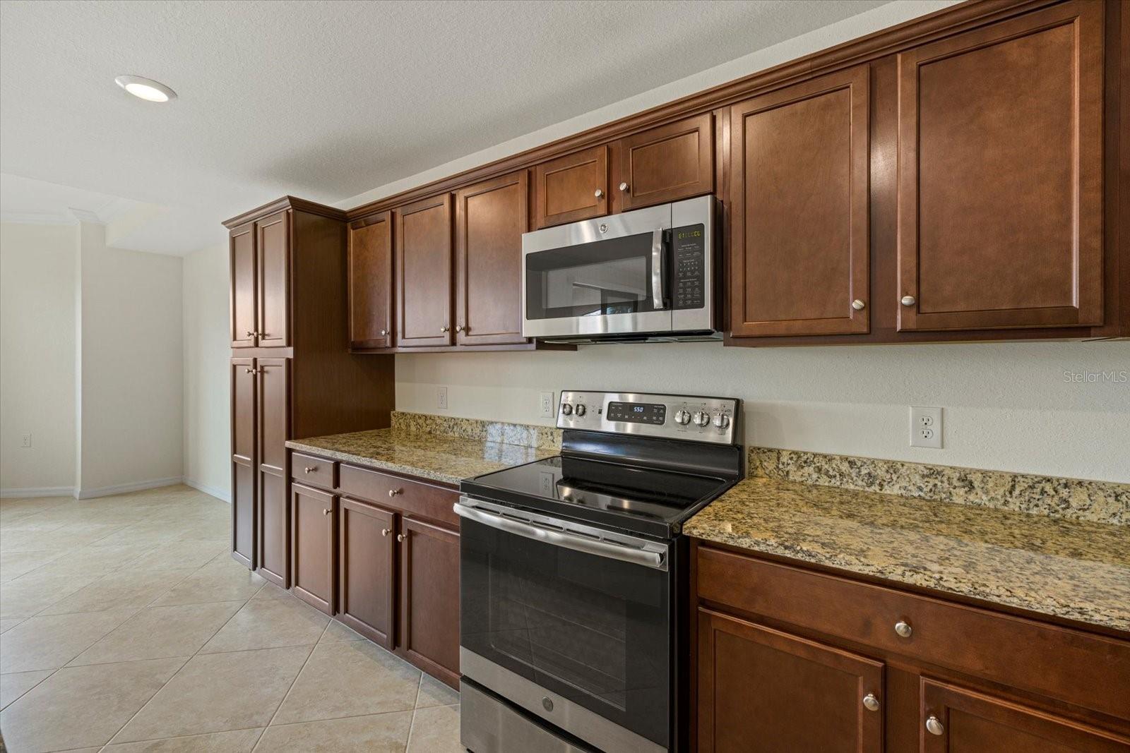 Image 5 of 44 For 16904 Vardon Terrace 102