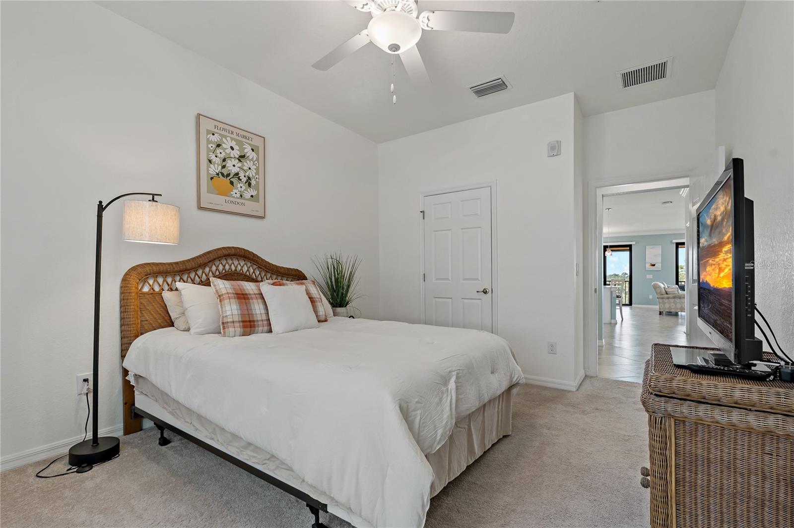 Image 18 of 67 For 23189 Banbury Way 203