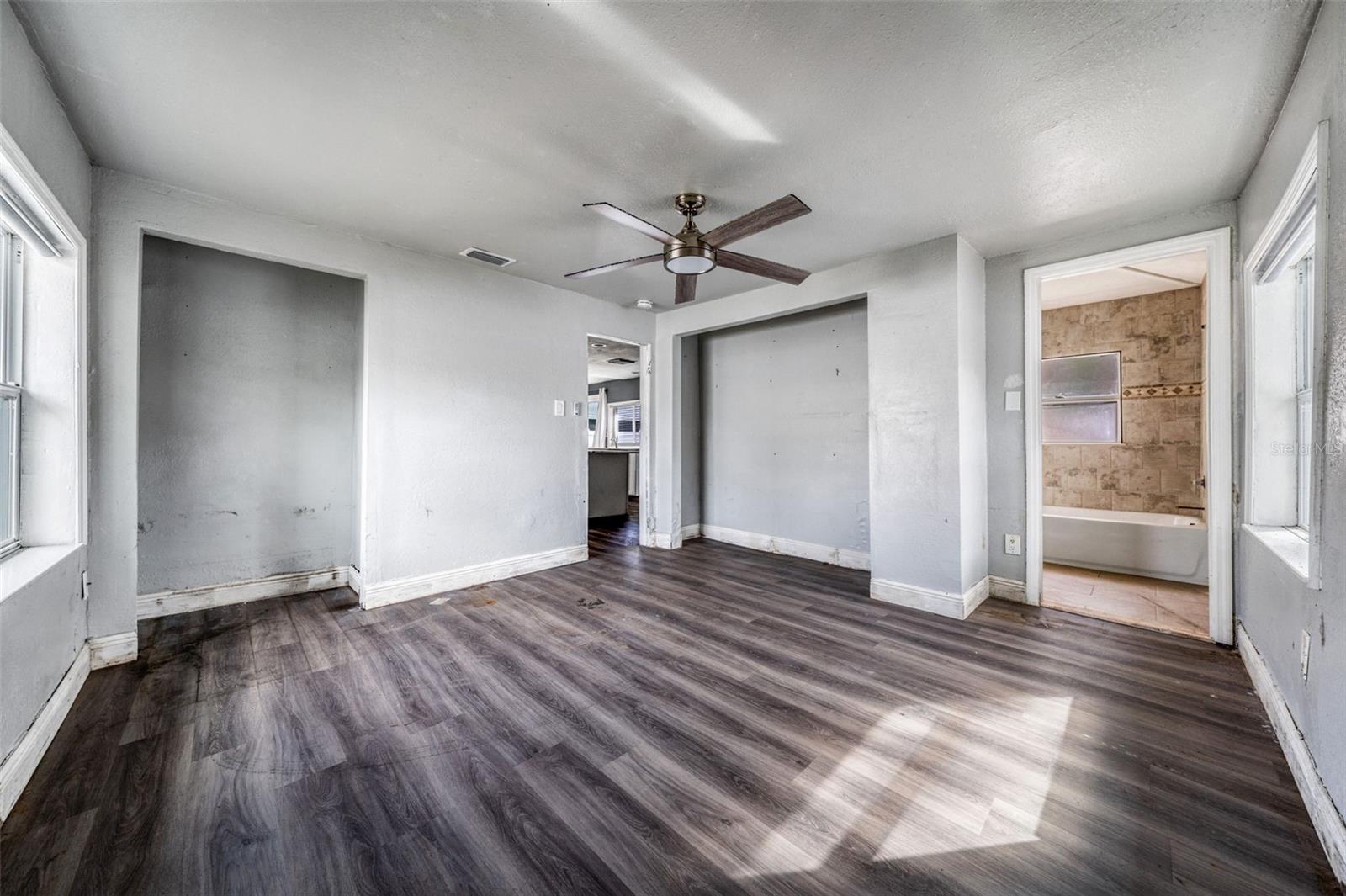 Image 13 of 33 For 445 88th Avenue N