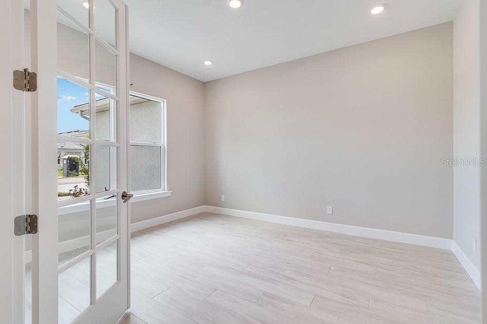 Image 23 of 42 For 26908 Victoria Place
