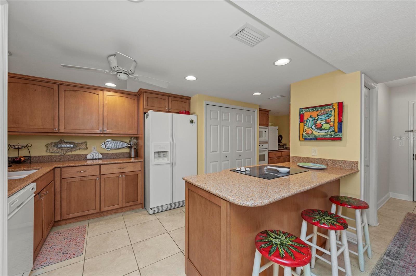 Listing photo id 15 for 6500 Sunset Way 311