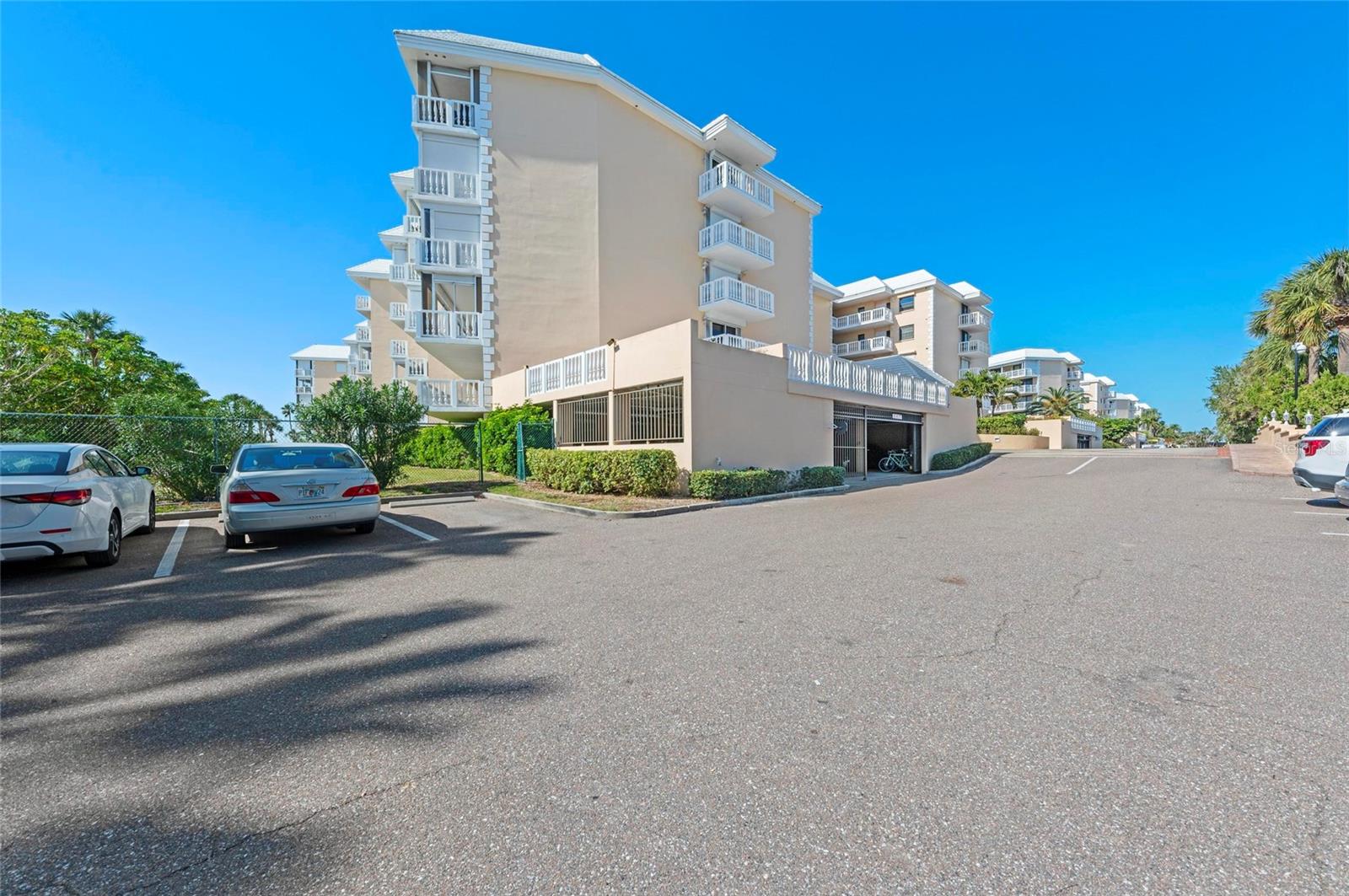 Listing photo id 2 for 6500 Sunset Way 311