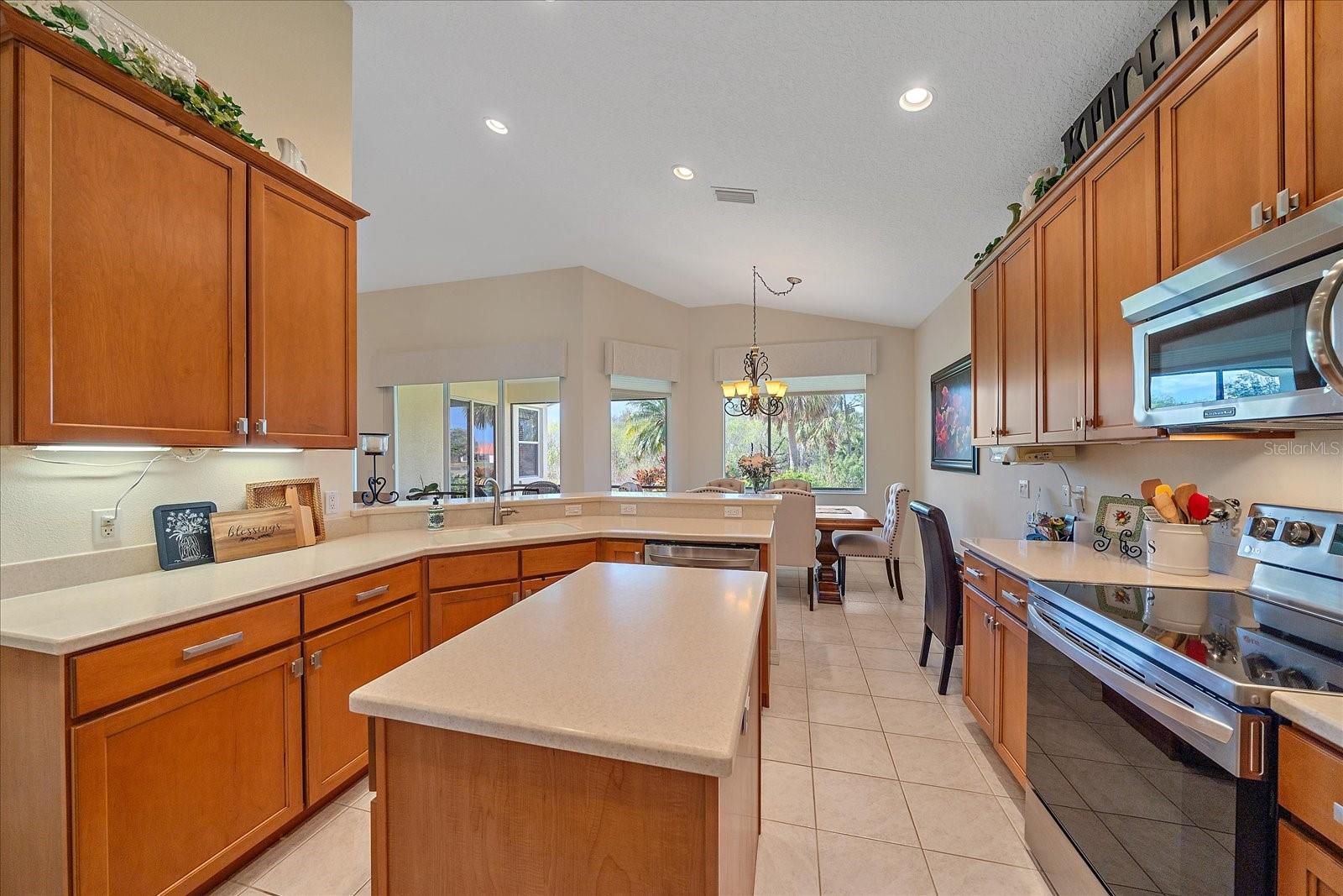 Image 14 of 43 For 6540 Tailfeather Way
