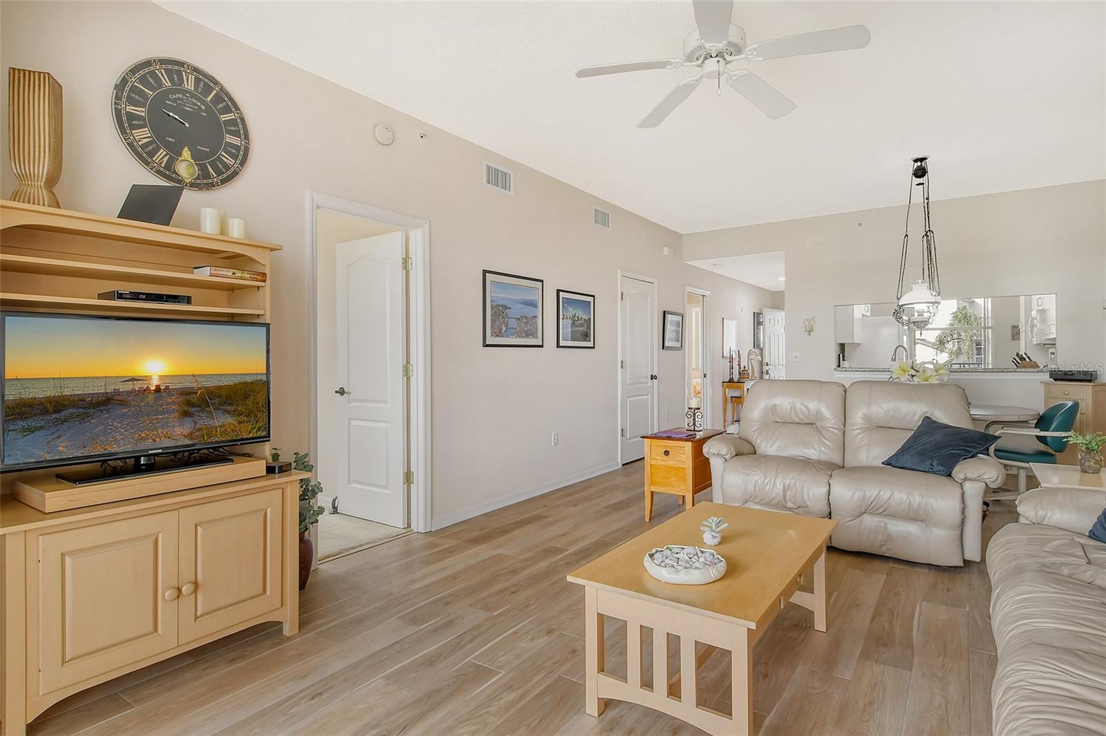 Image 9 of 44 For 8735 Olde Hickory Avenue 8210