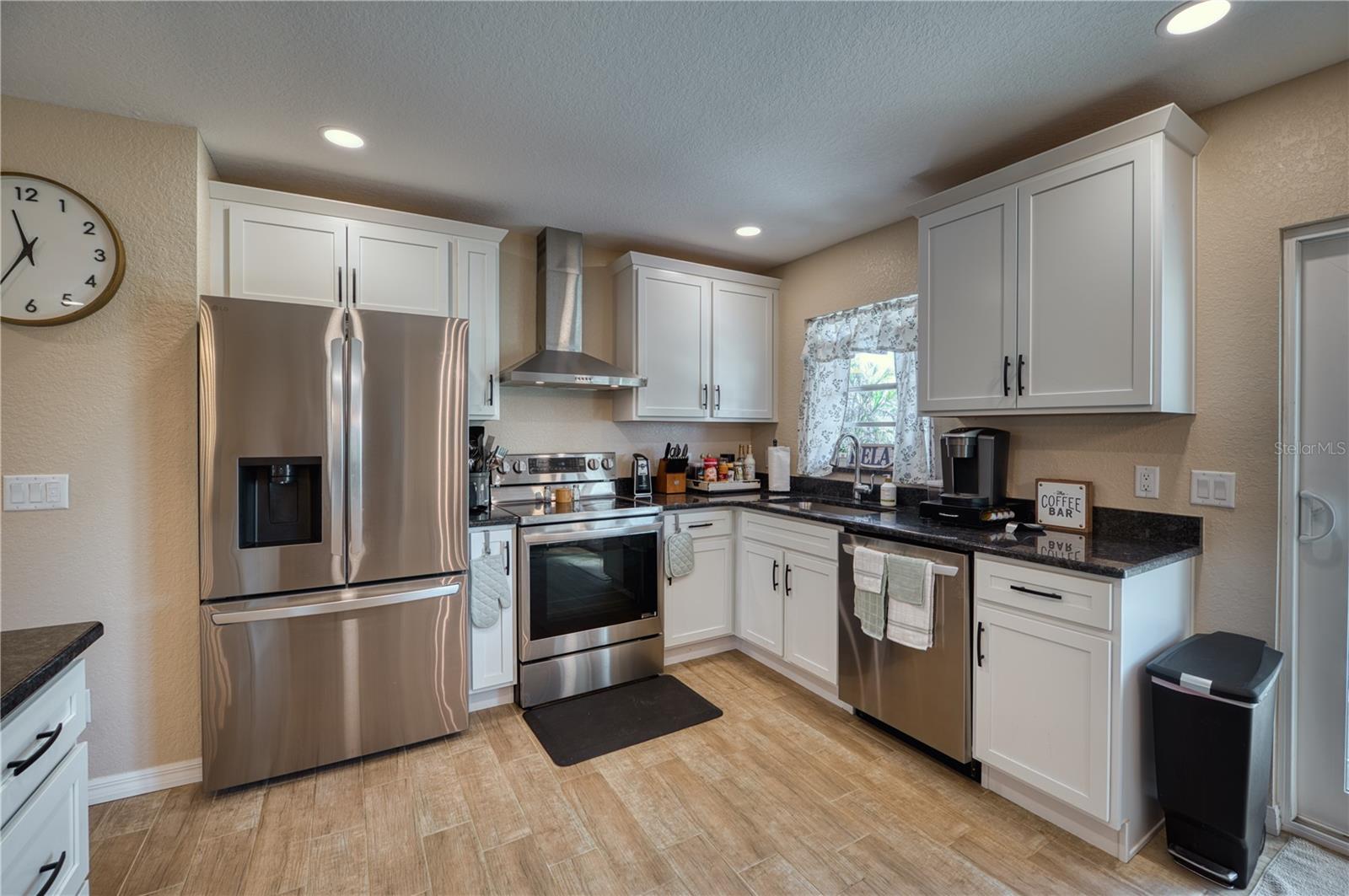 Image 10 of 37 For 13575 Martha Avenue