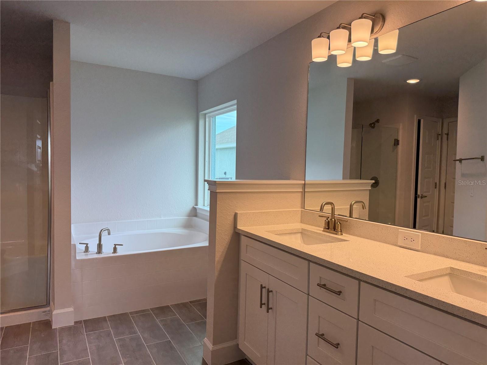 Image 4 of 9 For 2652 Averland Loop