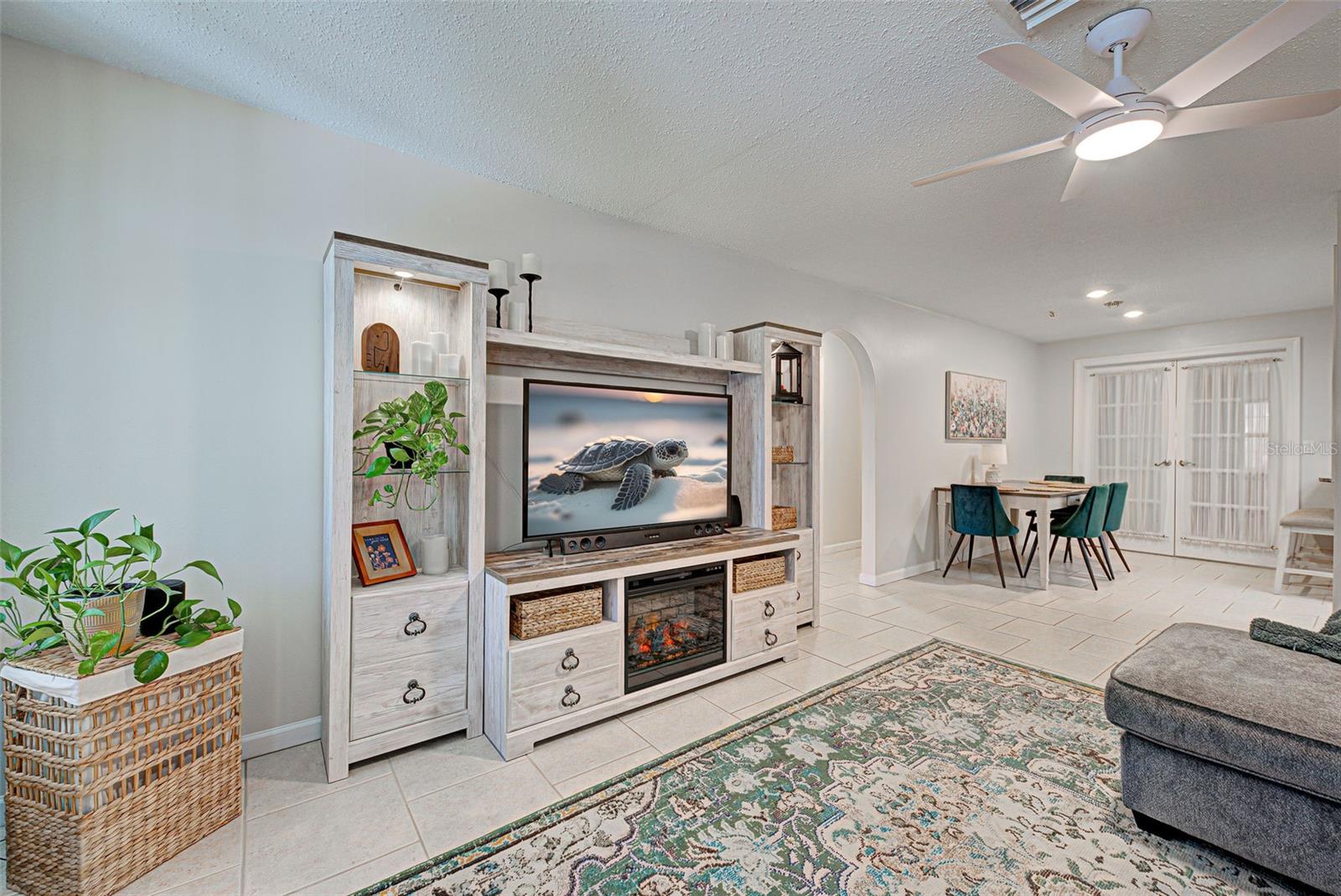 Image 11 of 79 For 470 Leach Street
