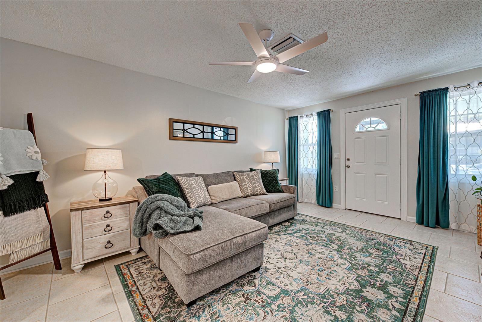 Image 12 of 79 For 470 Leach Street